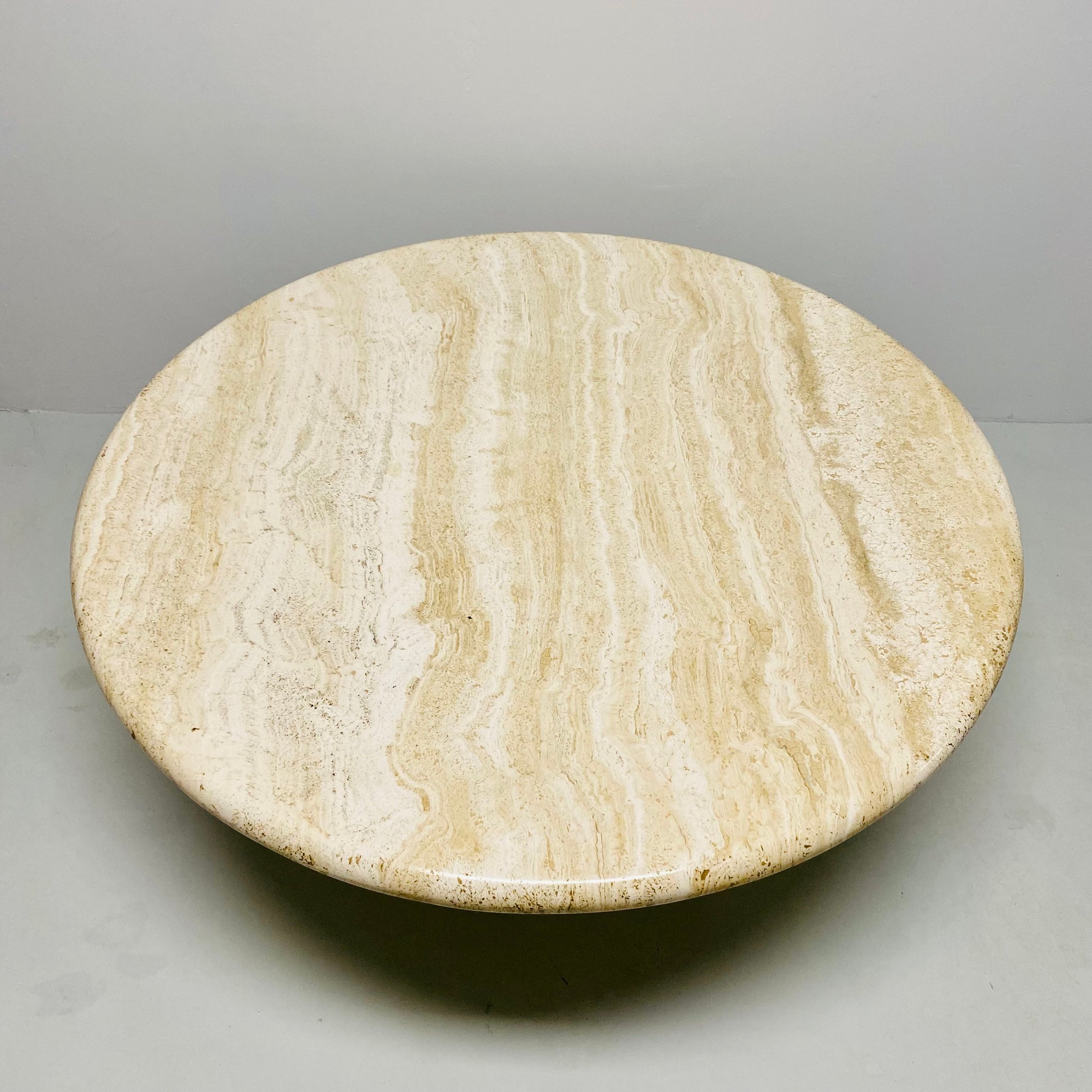 LARGE ROUND TRAVERTINE COFFEE TABLE WITH HEXAGONAL BASE, ITALY 1970S