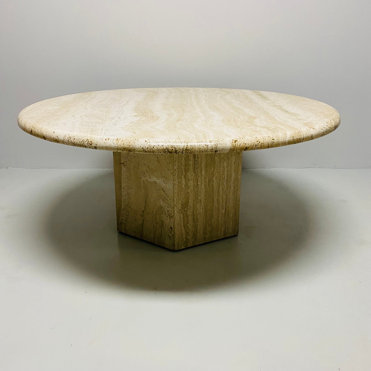 LARGE ROUND TRAVERTINE COFFEE TABLE WITH HEXAGONAL BASE, ITALY 1970S