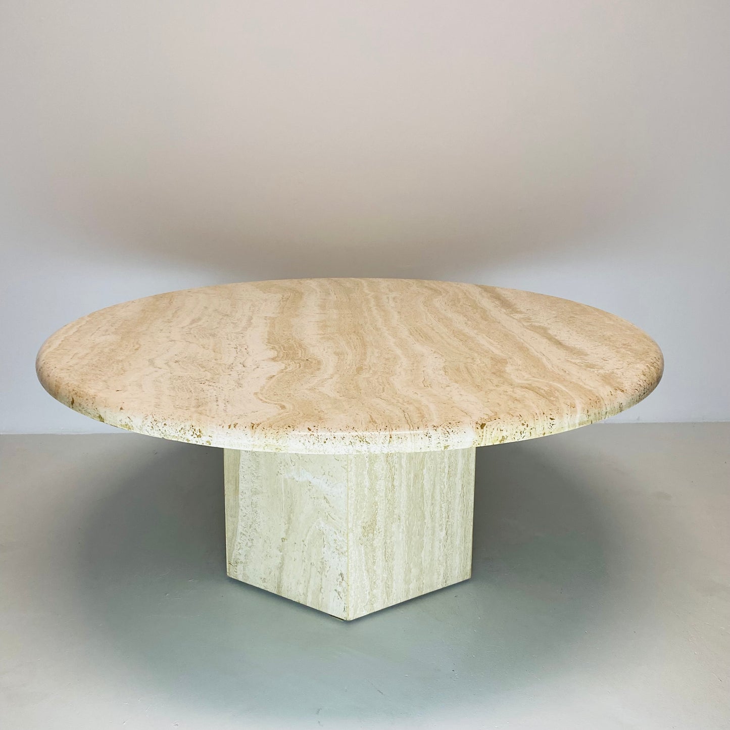 LARGE ROUND TRAVERTINE COFFEE TABLE WITH HEXAGONAL BASE, ITALY 1970S