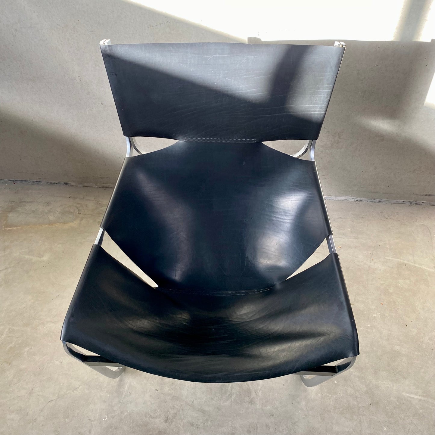 BLACK LEATHER LOUNGE CHAIR "F444" BY PIERRE PAULIN FOR ARTIFORT, NETHERLANDS 1963