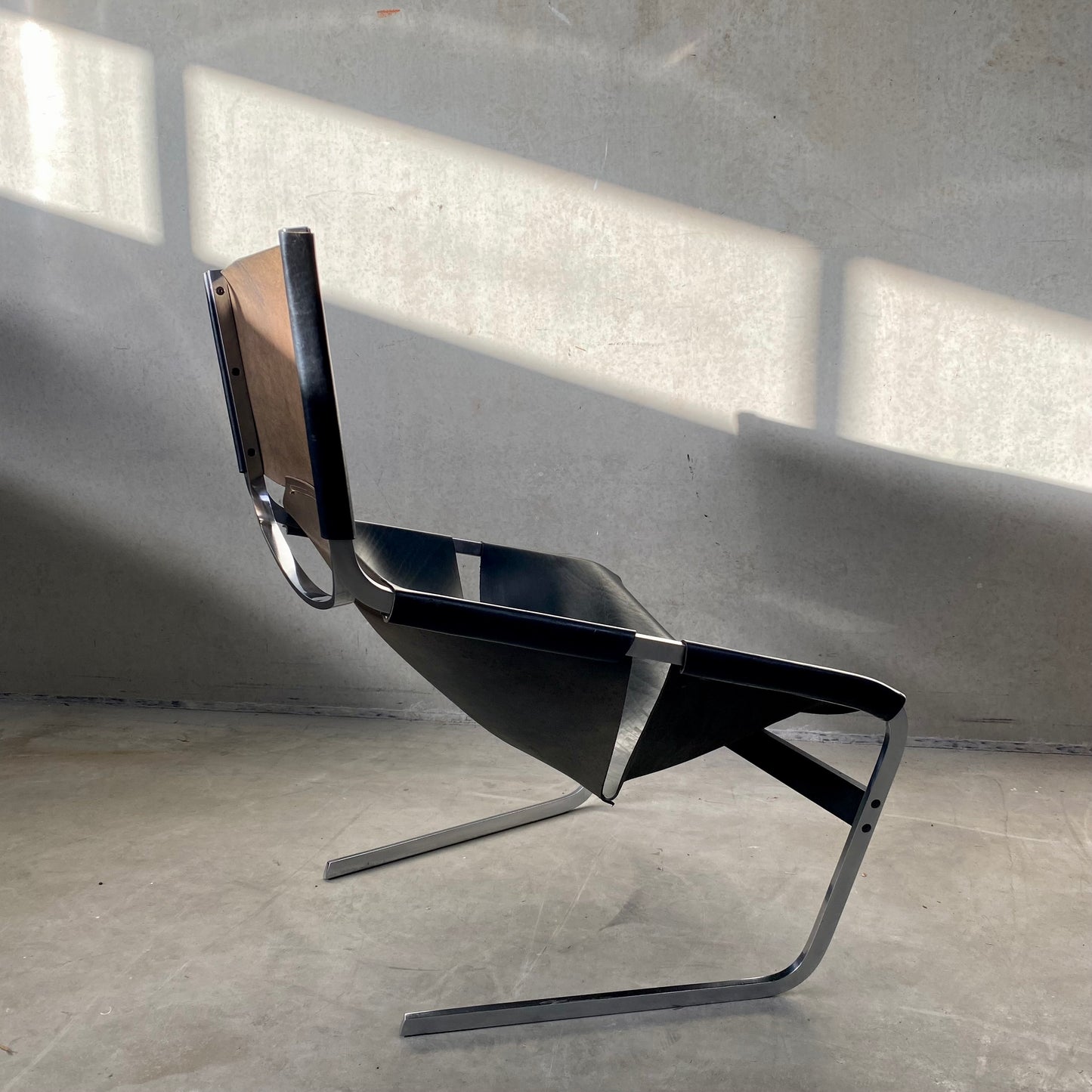 BLACK LEATHER LOUNGE CHAIR "F444" BY PIERRE PAULIN FOR ARTIFORT, NETHERLANDS 1963