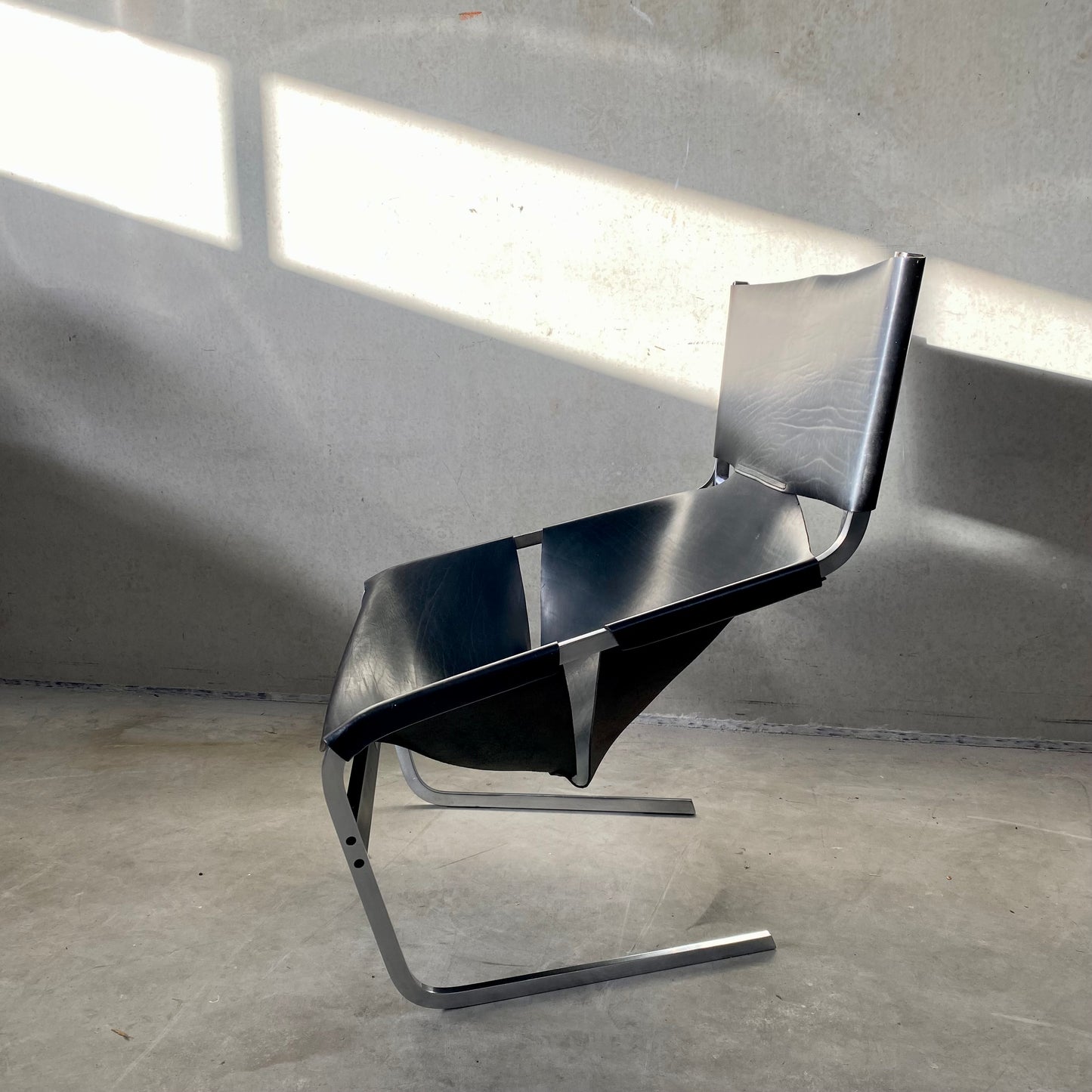 BLACK LEATHER LOUNGE CHAIR "F444" BY PIERRE PAULIN FOR ARTIFORT, NETHERLANDS 1963