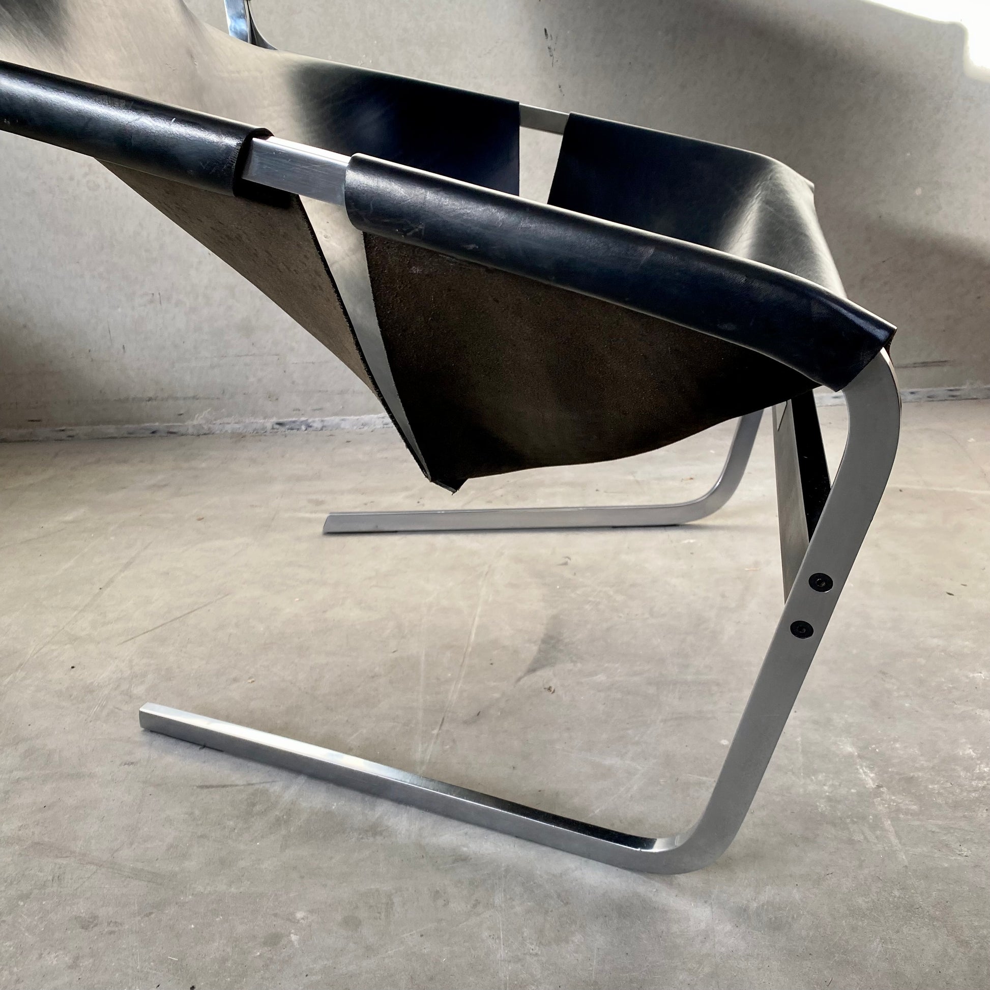 BLACK LEATHER LOUNGE CHAIR "F444" BY PIERRE PAULIN FOR ARTIFORT, NETHERLANDS 1963