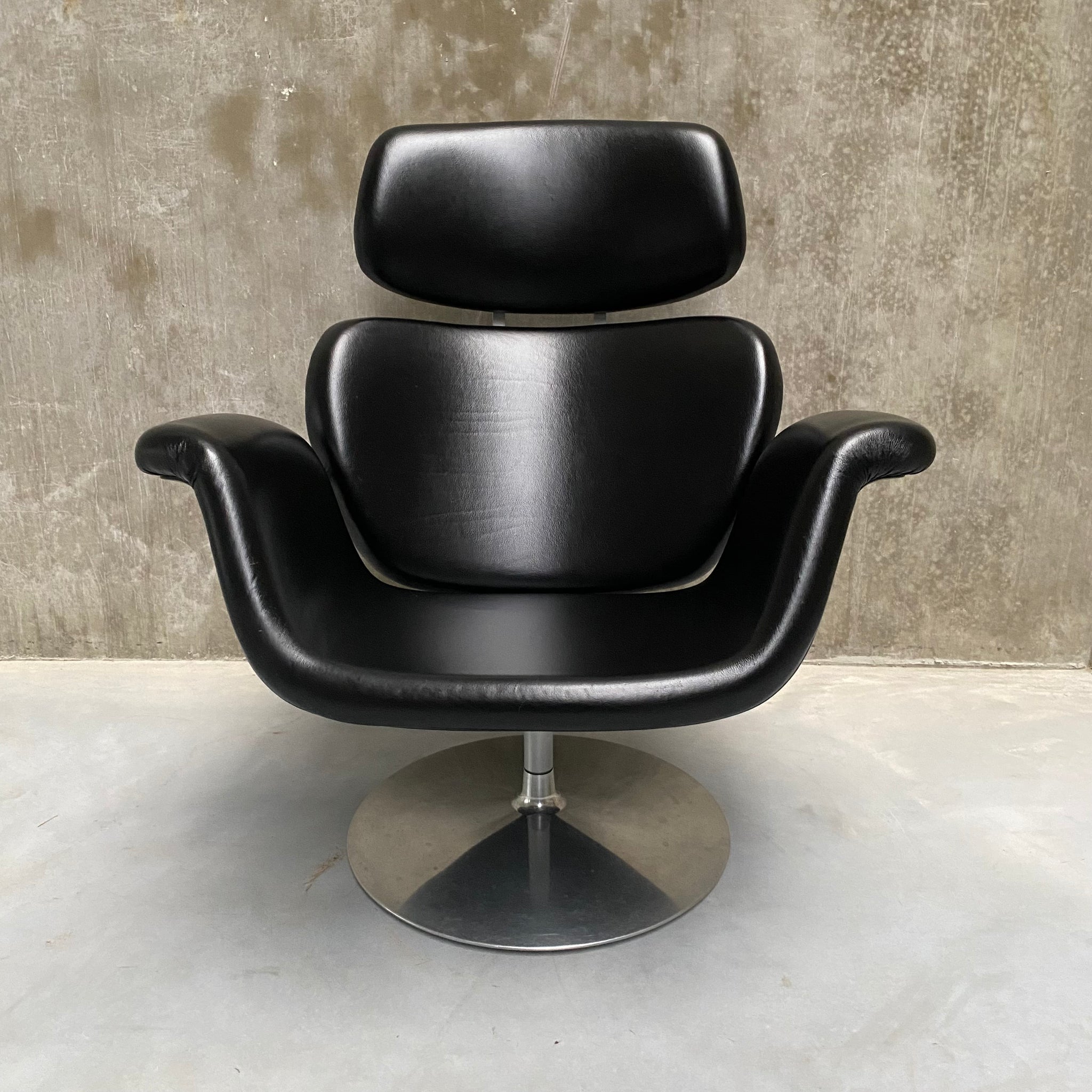 Leather tulip hot sale chair