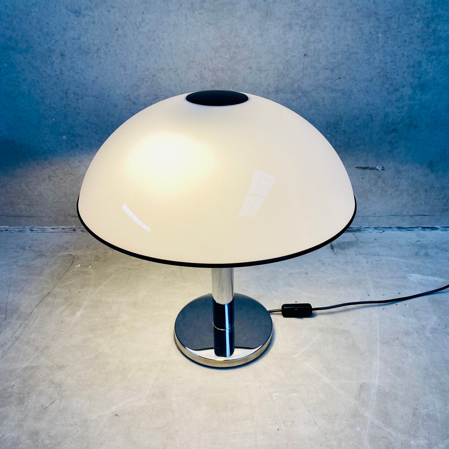 IMPRESSIVE LARGE VINTAGE TABLE LAMP BY RAAK AMSTERDAM, NETHERLANDS 1960S