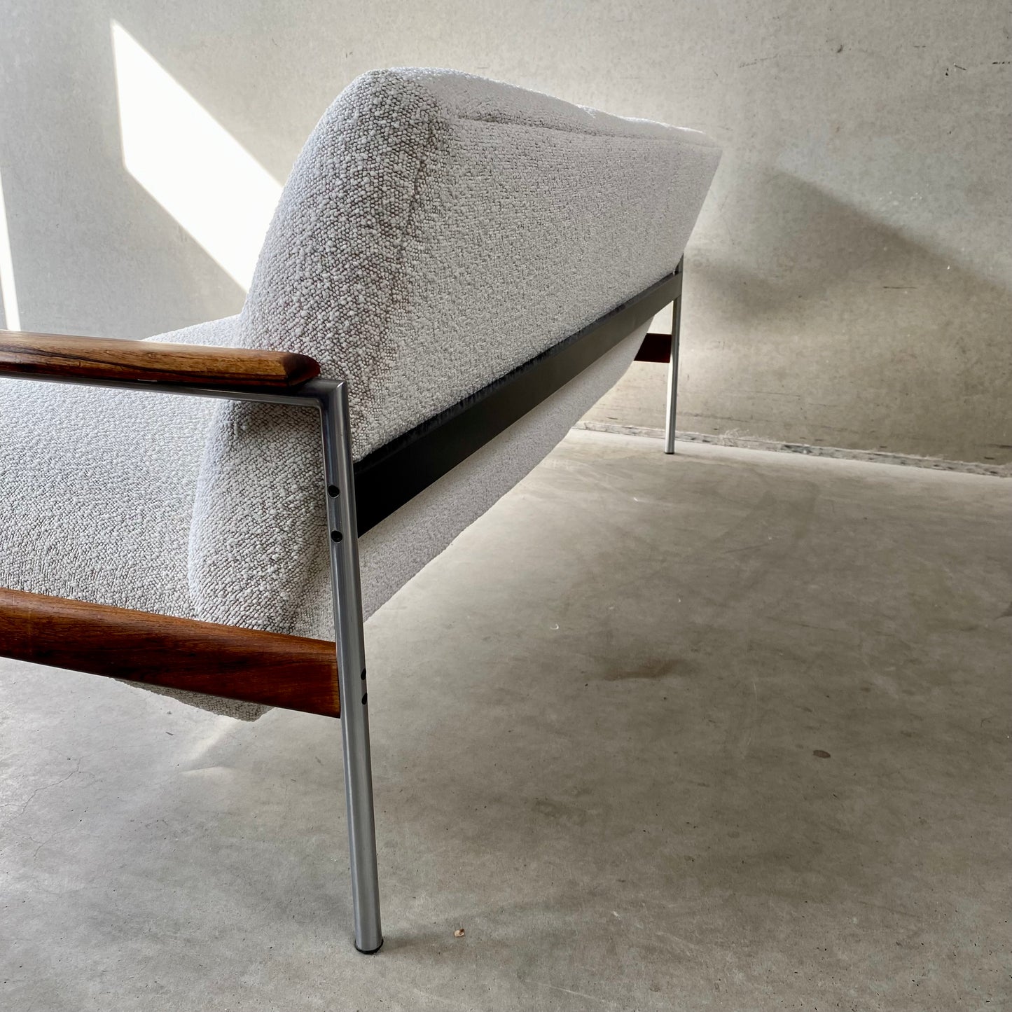 MID-CENTURY 3-SEATER SOFA WITH PALISSANDER FRAME AND BOUCLÉ FABRIC FOR TOPFORM, NETHERLANDS 1970s