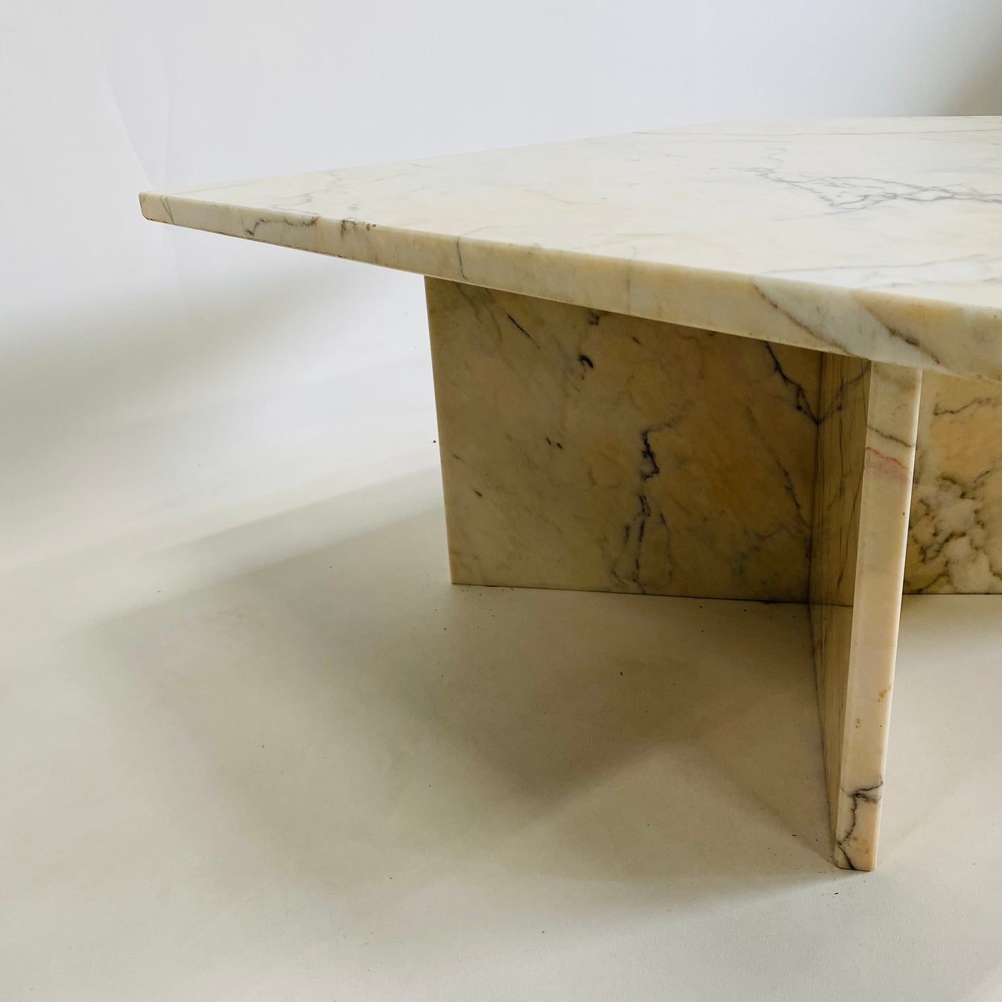 Italienischer Marmor-Couchtisch im Mid-Century-Design, Italien, 1970