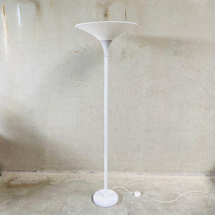MID-CENTURY FLOOR LAMP WITH METAL BASE AND WHITE ACRYLIC TULIP TOP, 1970S