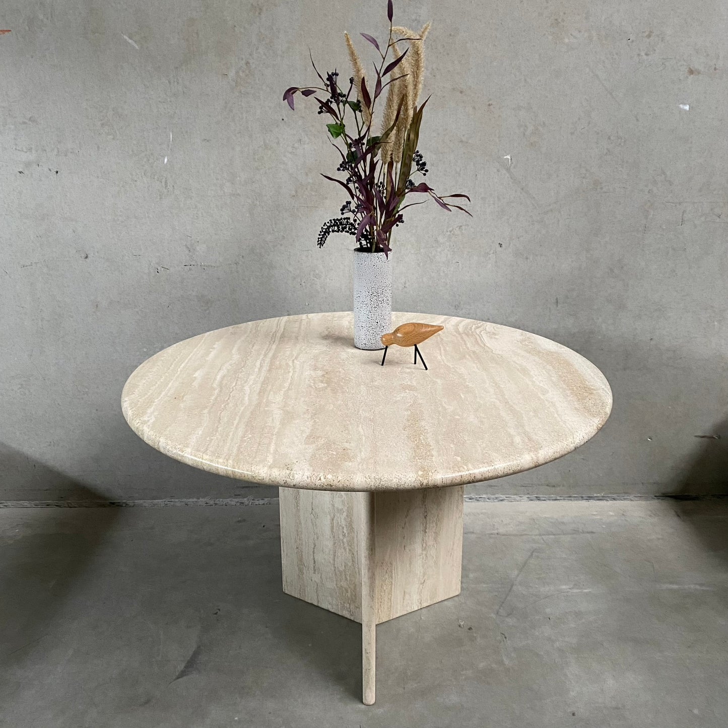 Runder Esstisch aus Travertin im italienischen Mid-Century-Design, Italien, 1970