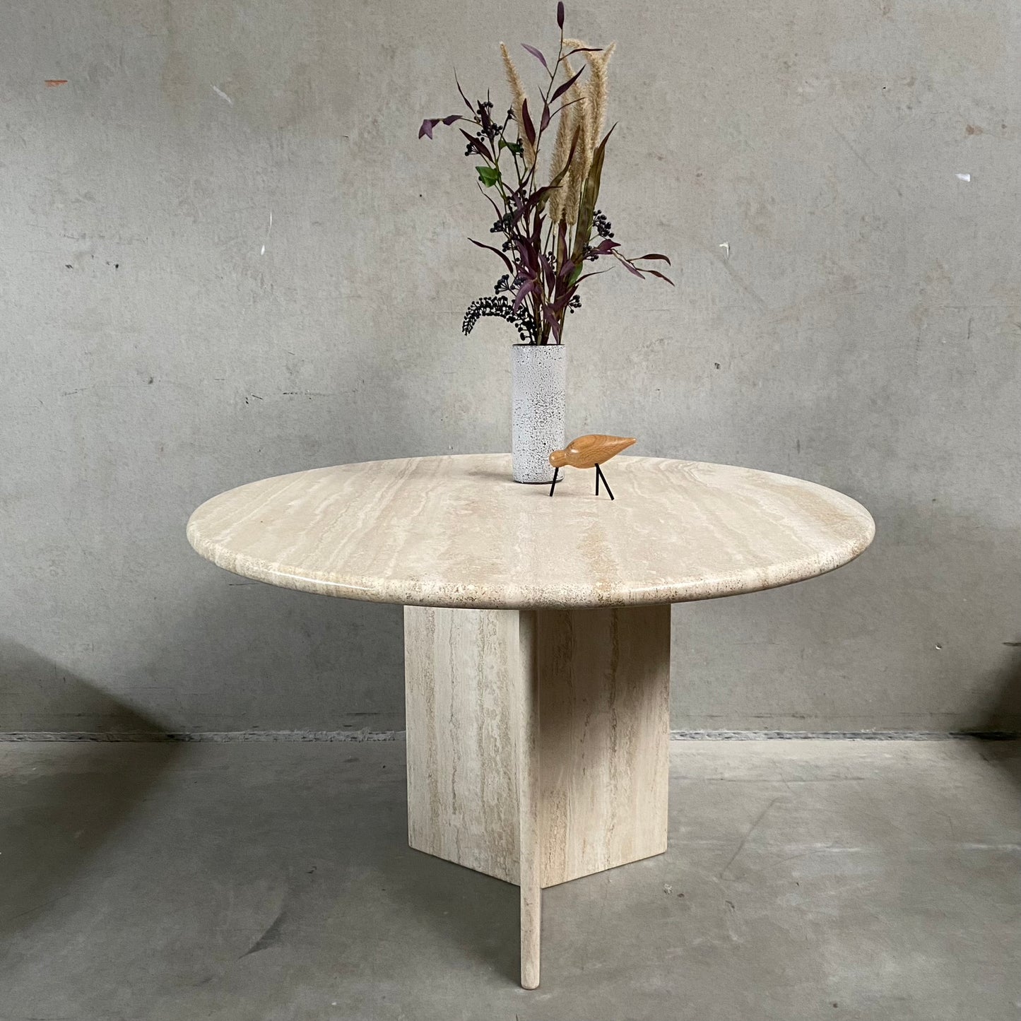 Runder Esstisch aus Travertin im italienischen Mid-Century-Design, Italien, 1970