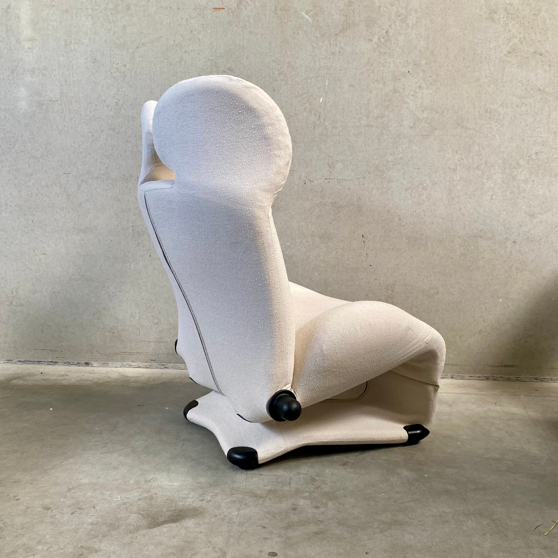 OFF WHITE 111 WINK CHAISE LONGUE BY TOSHIYUKI KITA FOR CASSINA, ITALY 1980s