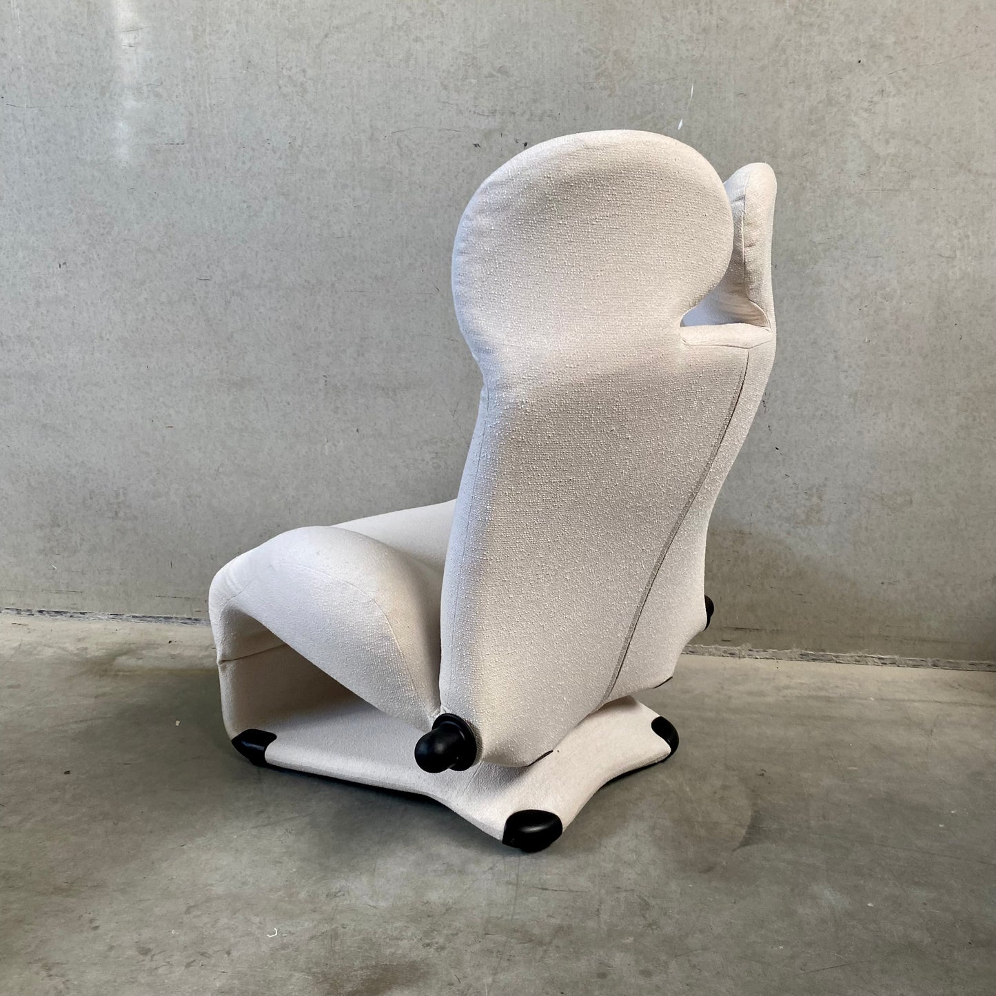 OFF WHITE 111 WINK CHAISE LONGUE BY TOSHIYUKI KITA FOR CASSINA, ITALY 1980s