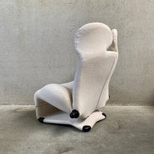 Load image into Gallery viewer, OFF WHITE 111 WINK CHAISE LONGUE BY TOSHIYUKI KITA FOR CASSINA, ITALY 1980s
