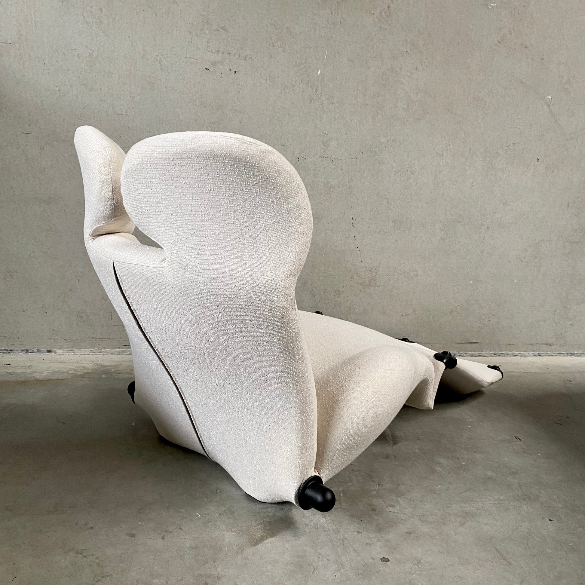 OFF WHITE 111 WINK CHAISE LONGUE BY TOSHIYUKI KITA FOR CASSINA, ITALY 1980s