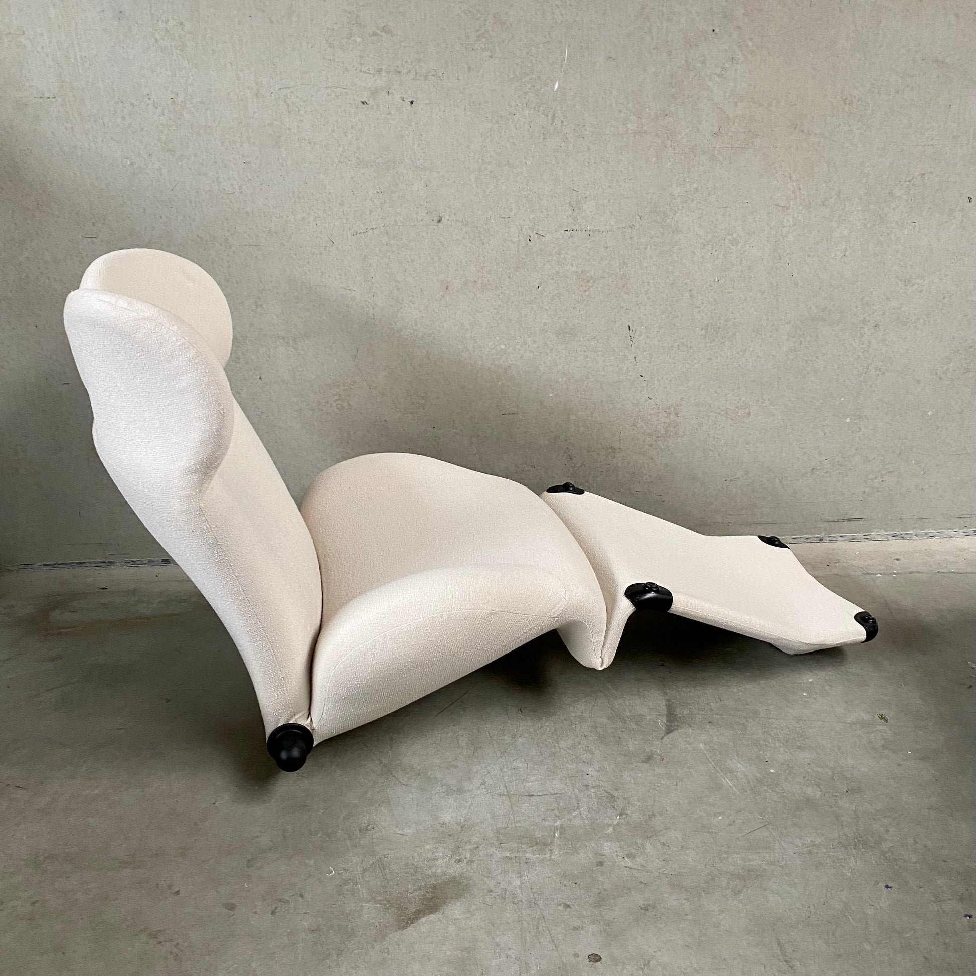 OFF WHITE 111 WINK CHAISE LONGUE BY TOSHIYUKI KITA FOR CASSINA, ITALY 1980s