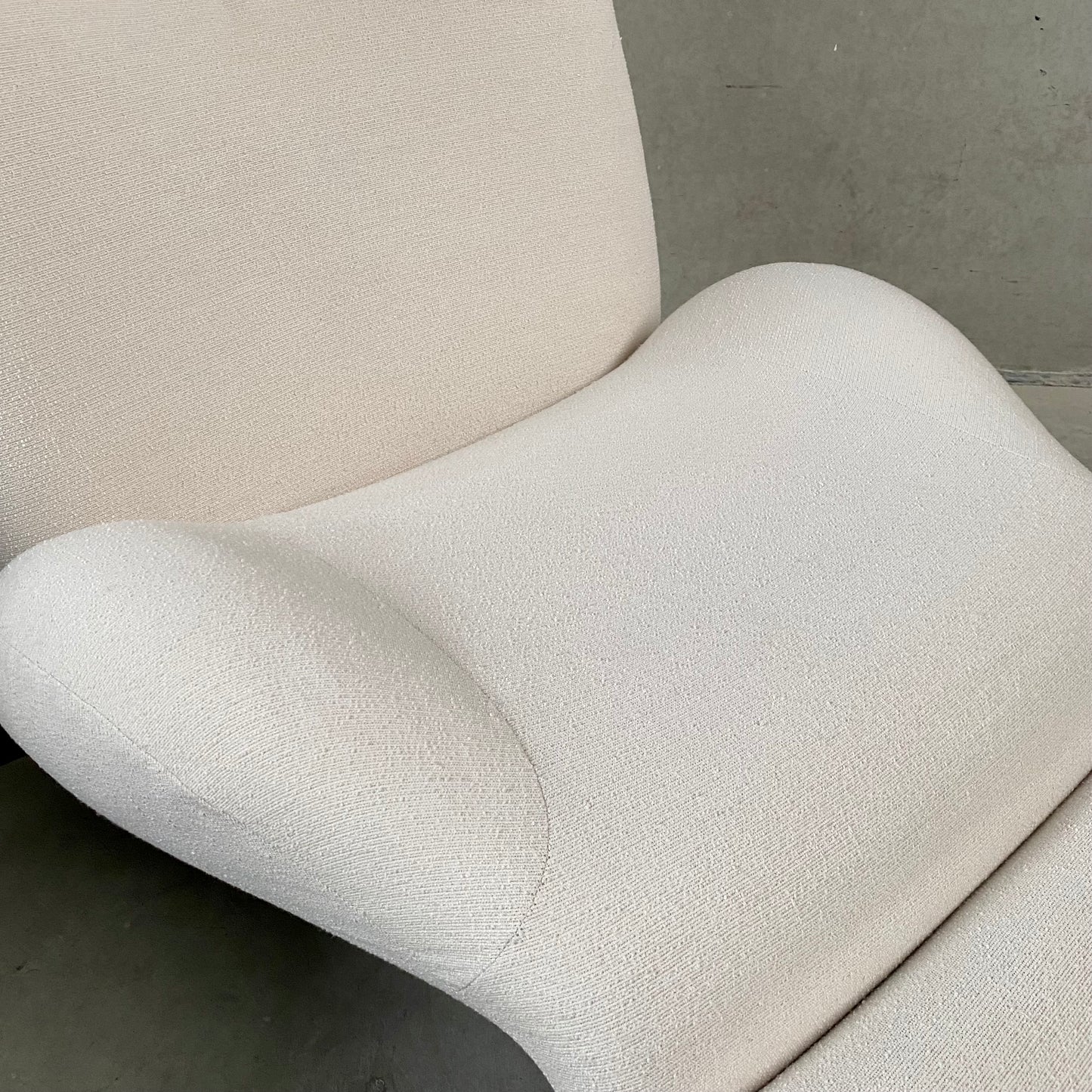 OFF WHITE 111 WINK CHAISE LONGUE BY TOSHIYUKI KITA FOR CASSINA, ITALY 1980s