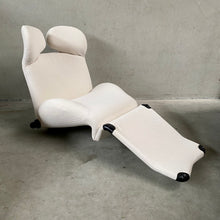 Load image into Gallery viewer, OFF WHITE 111 WINK CHAISE LONGUE BY TOSHIYUKI KITA FOR CASSINA, ITALY 1980s
