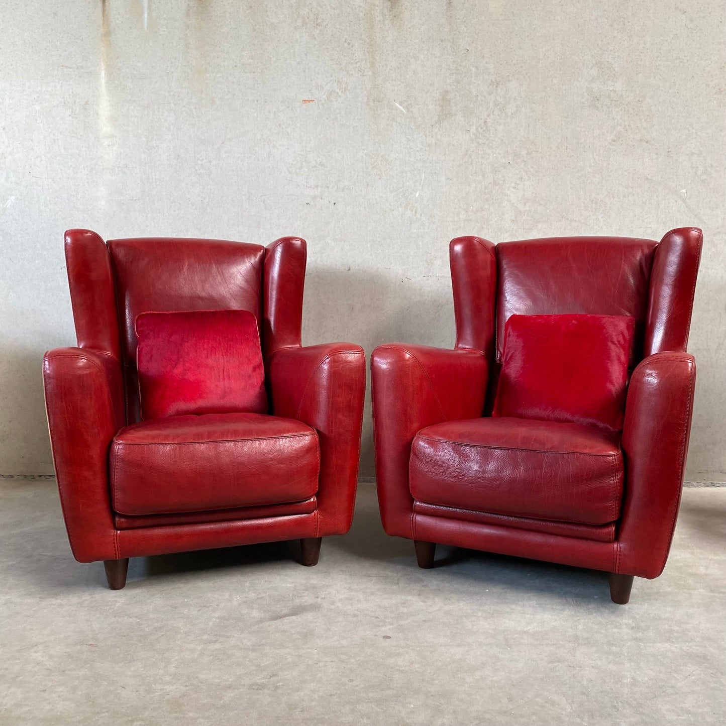 OX-BLOOD RED LEATHER LOUNGE CHAIRS "BERGÈRE" BY BAXTER, ITALY