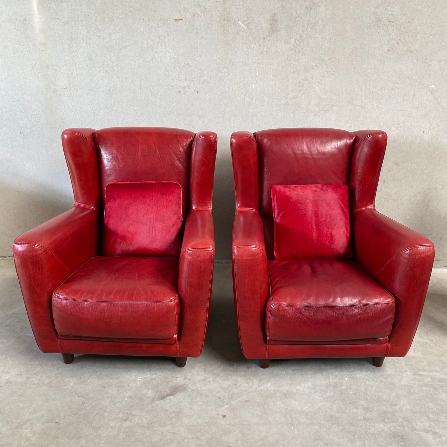 OX-BLOOD RED LEATHER LOUNGE CHAIRS "BERGÈRE" BY BAXTER, ITALY