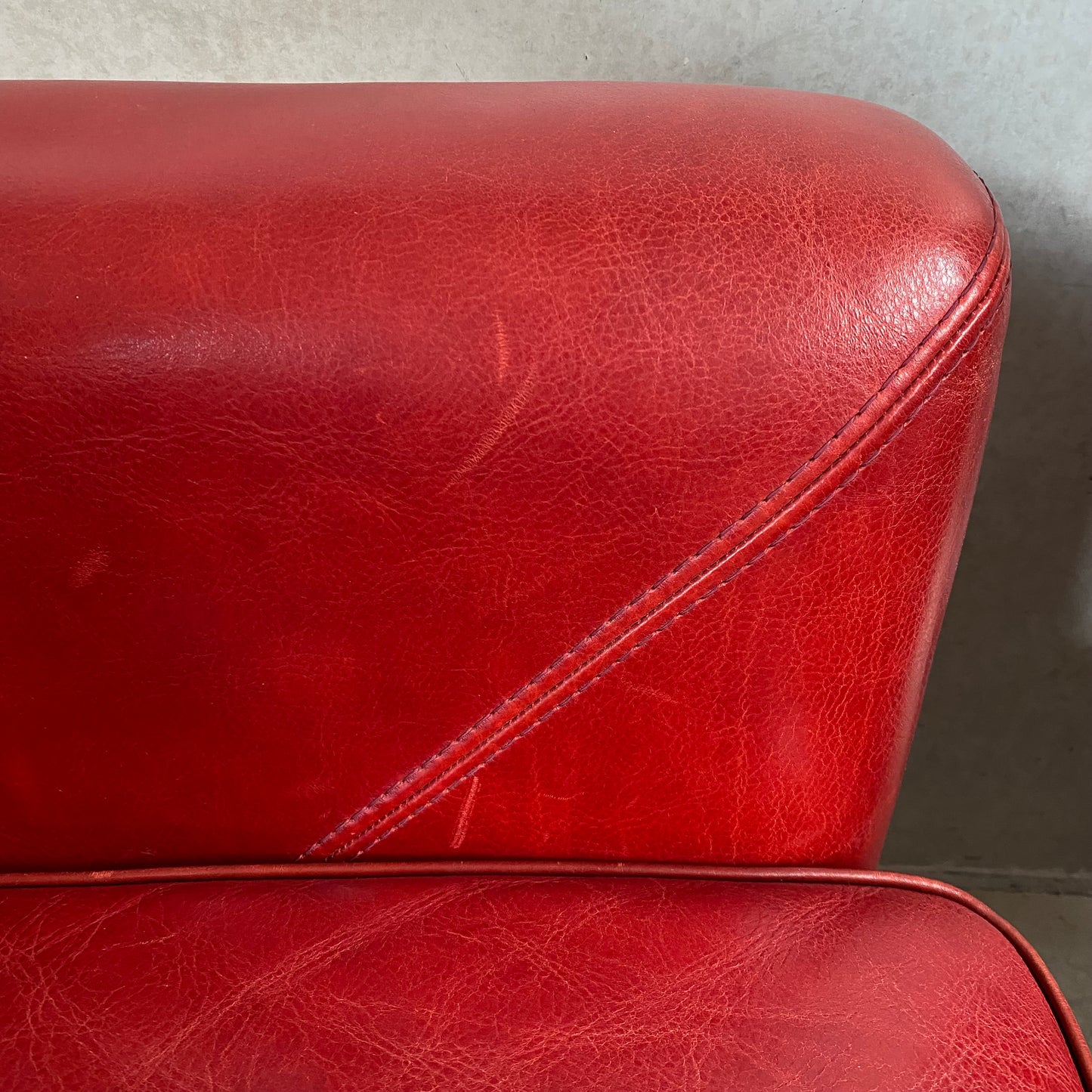 OX-BLOOD RED LEATHER LOUNGE CHAIRS "BERGÈRE" BY BAXTER, ITALY