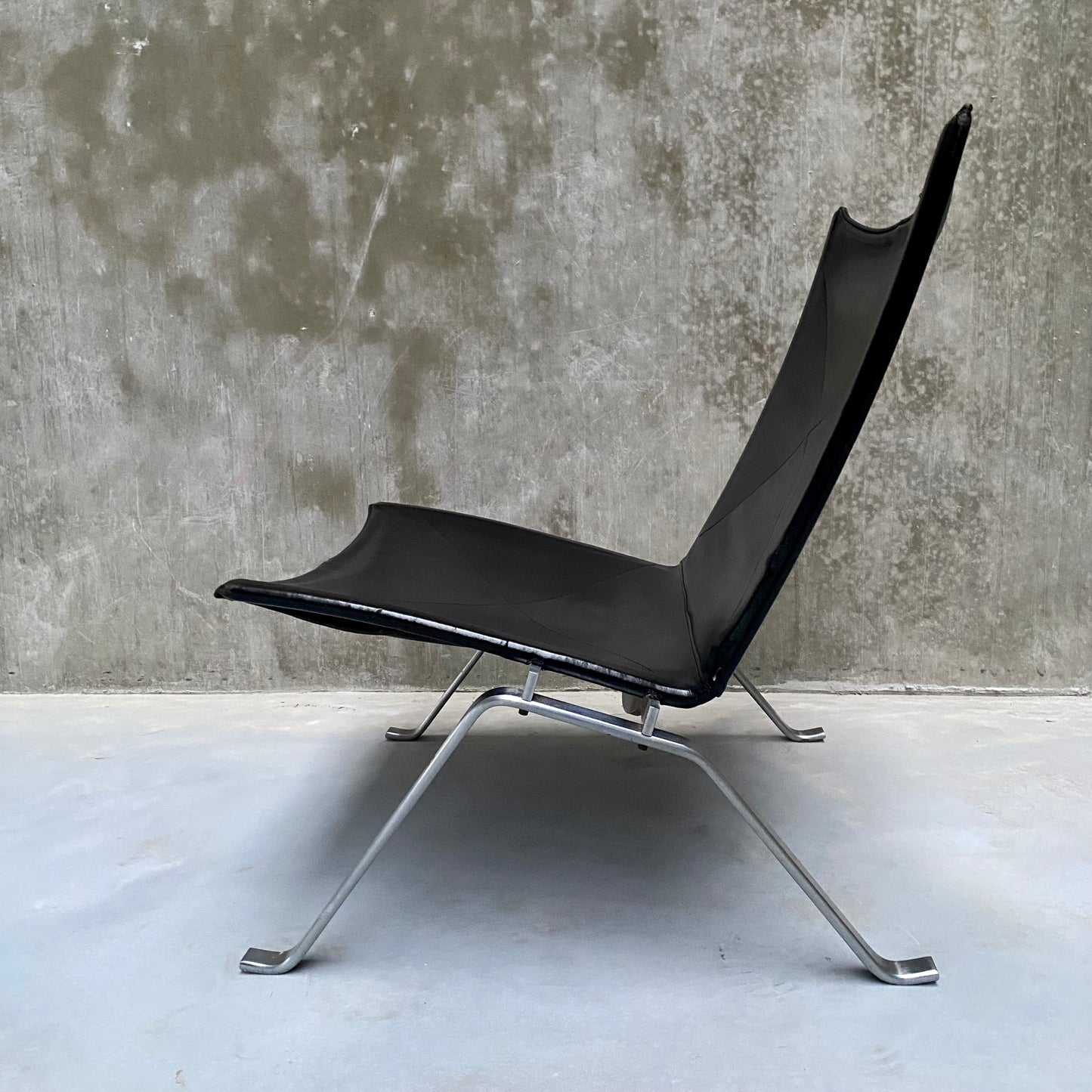 "PK22" LOUNGE CHAIR BY FRITZ HANSEN FOR POUL KJÆRHOLM, DENMARK