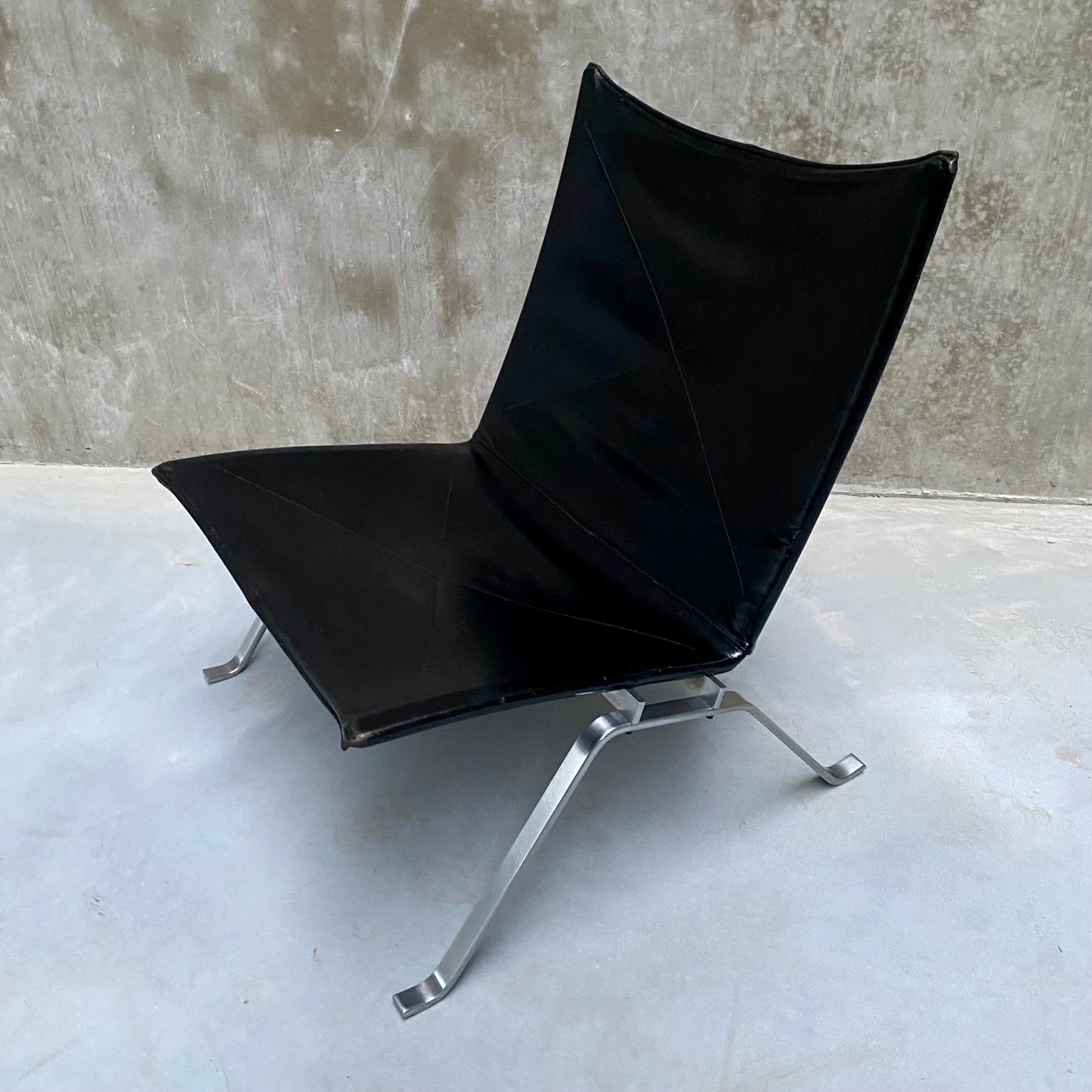 "PK22" LOUNGE CHAIR BY FRITZ HANSEN FOR POUL KJÆRHOLM, DENMARK