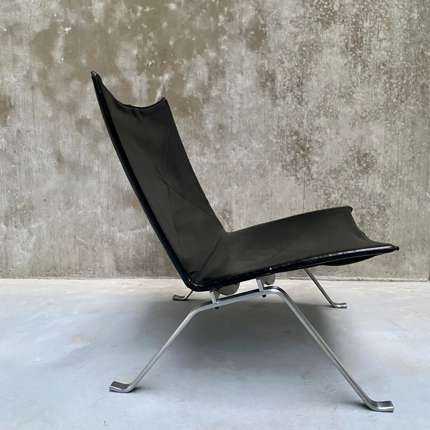 "PK22" LOUNGE CHAIR BY FRITZ HANSEN FOR POUL KJÆRHOLM, DENMARK