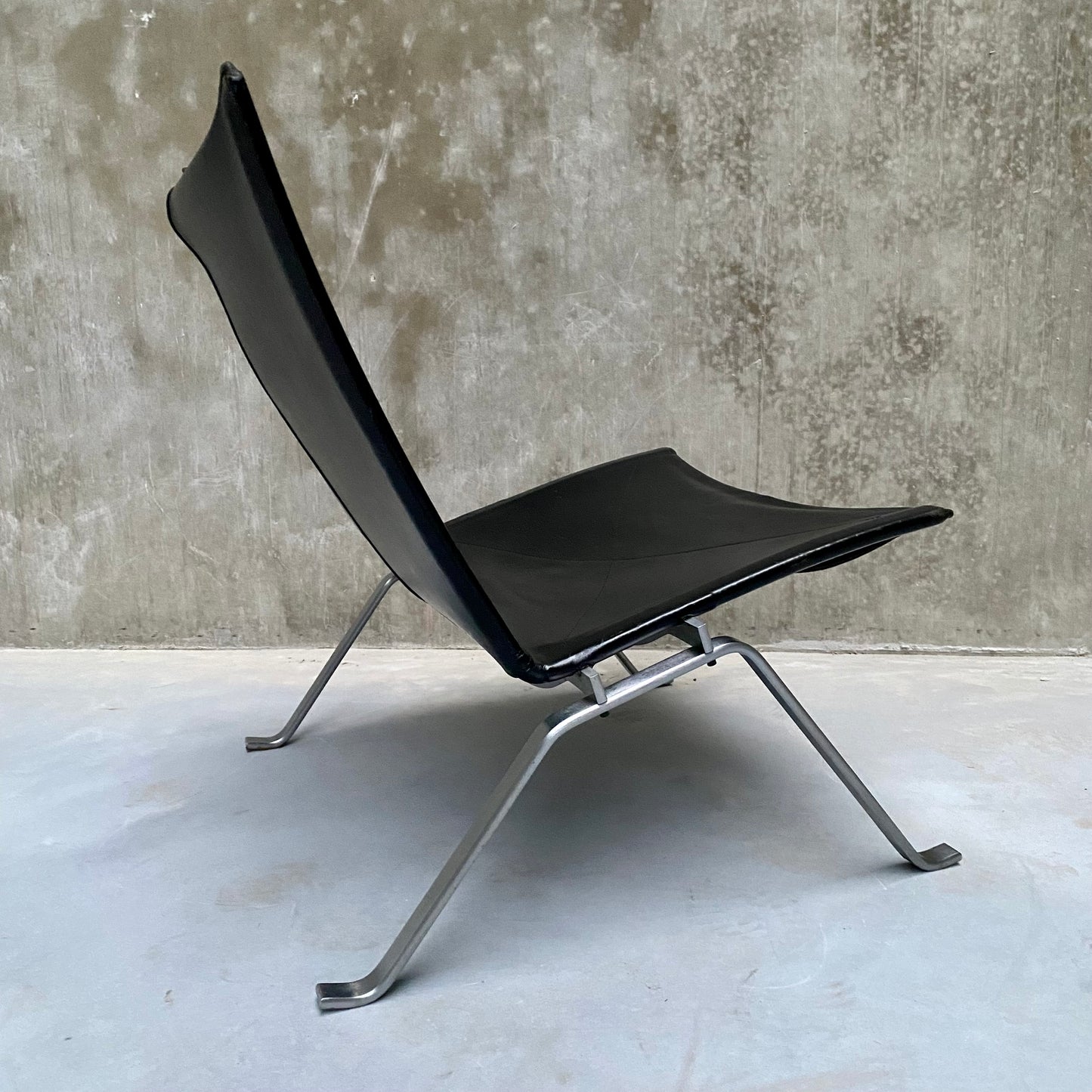 "PK22" LOUNGE CHAIR BY FRITZ HANSEN FOR POUL KJÆRHOLM, DENMARK