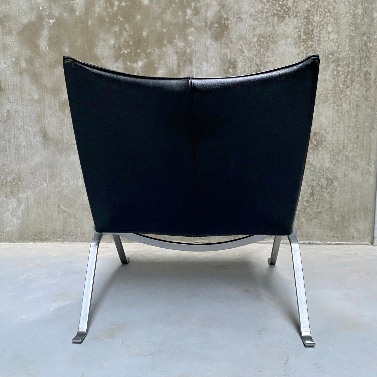 "PK22" LOUNGE CHAIR BY FRITZ HANSEN FOR POUL KJÆRHOLM, DENMARK