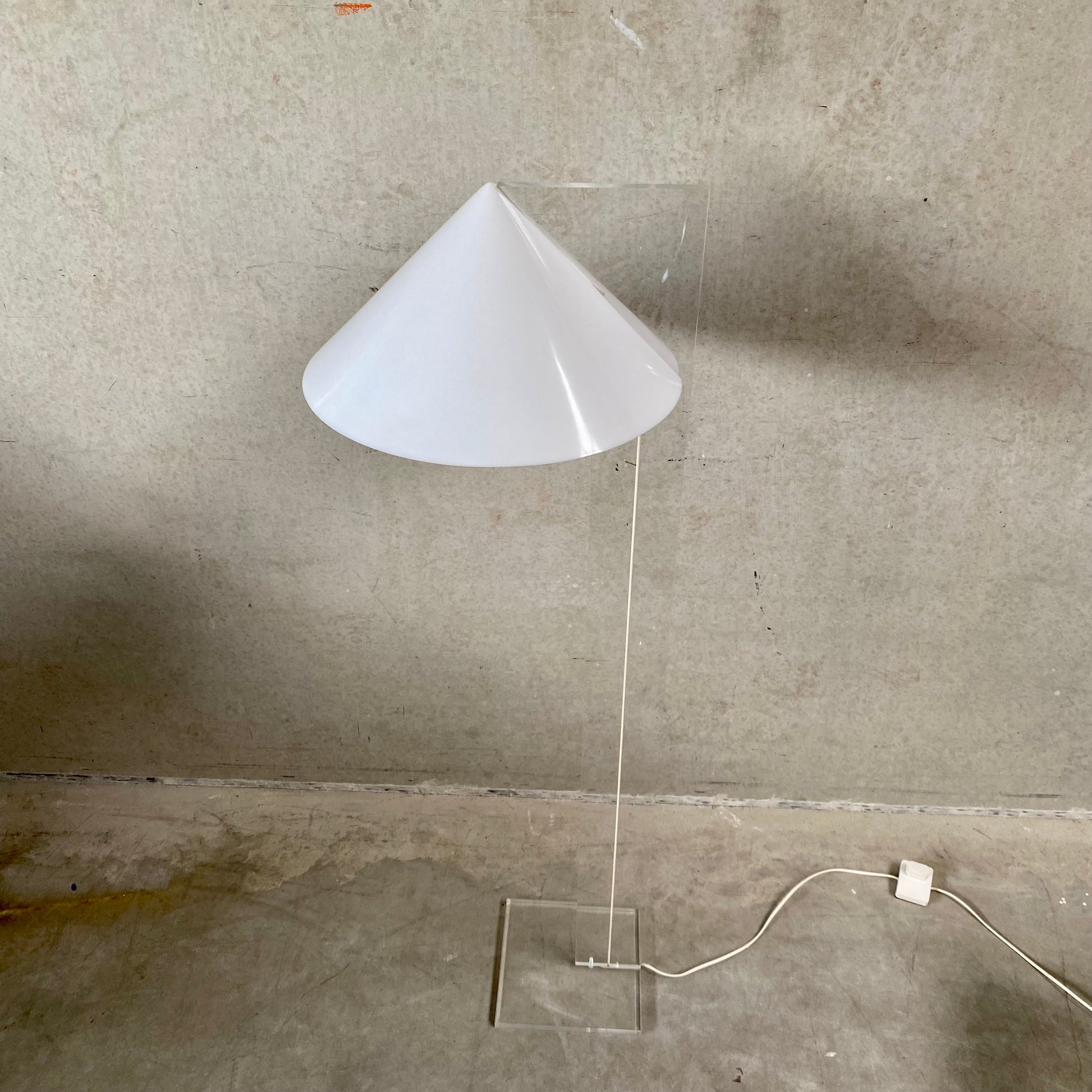 PLEXIGLASS PERSPEX FLOOR LAMP 'CONE' HARCO LOOR HAARLEM, NETHERLANDS 1970S