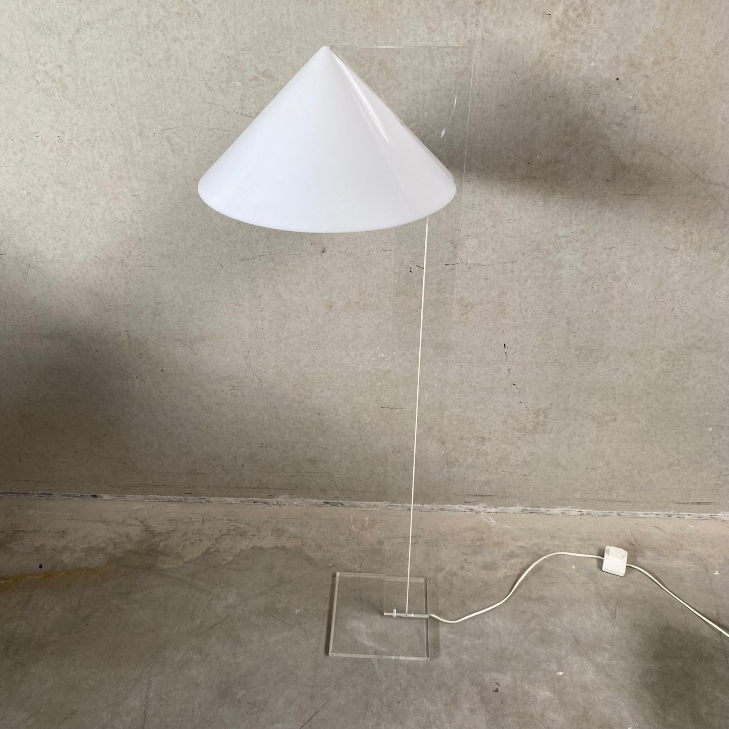 PLEXIGLASS PERSPEX FLOOR LAMP 'CONE' HARCO LOOR HAARLEM, NETHERLANDS 1970S