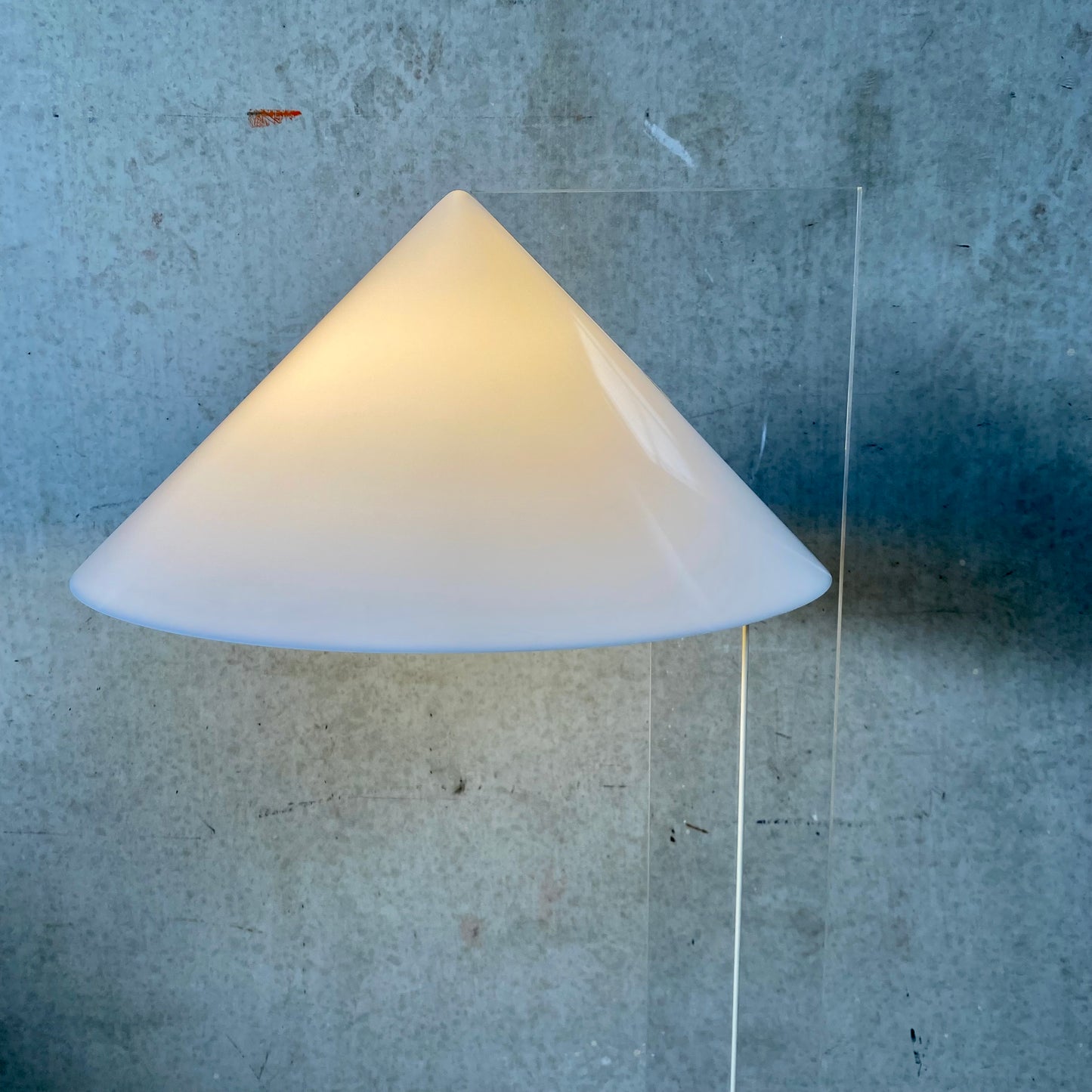 PLEXIGLASS PERSPEX FLOOR LAMP 'CONE' HARCO LOOR HAARLEM, NETHERLANDS 1970S
