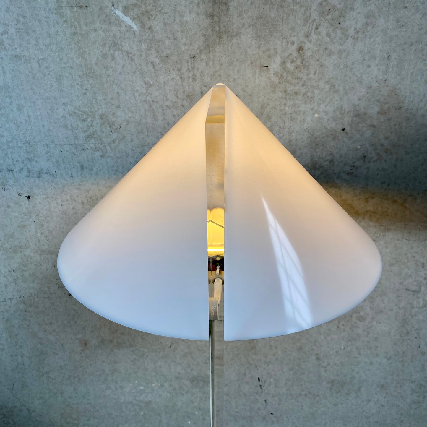 PLEXIGLASS PERSPEX FLOOR LAMP 'CONE' HARCO LOOR HAARLEM, NETHERLANDS 1970S