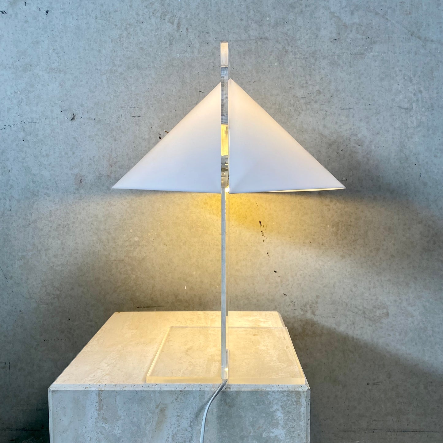 Plexiglas-Tischleuchte „Kegel“, Harco Loor, Haarlem, Niederlande, 1970