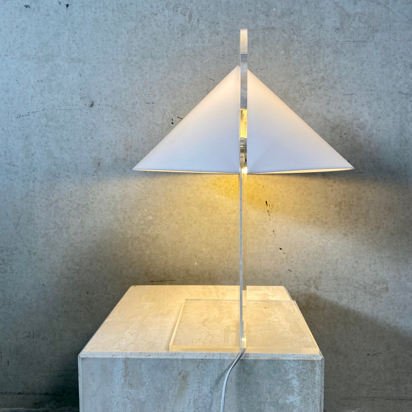 Plexiglas-Tischleuchte „Kegel“, Harco Loor, Haarlem, Niederlande, 1970