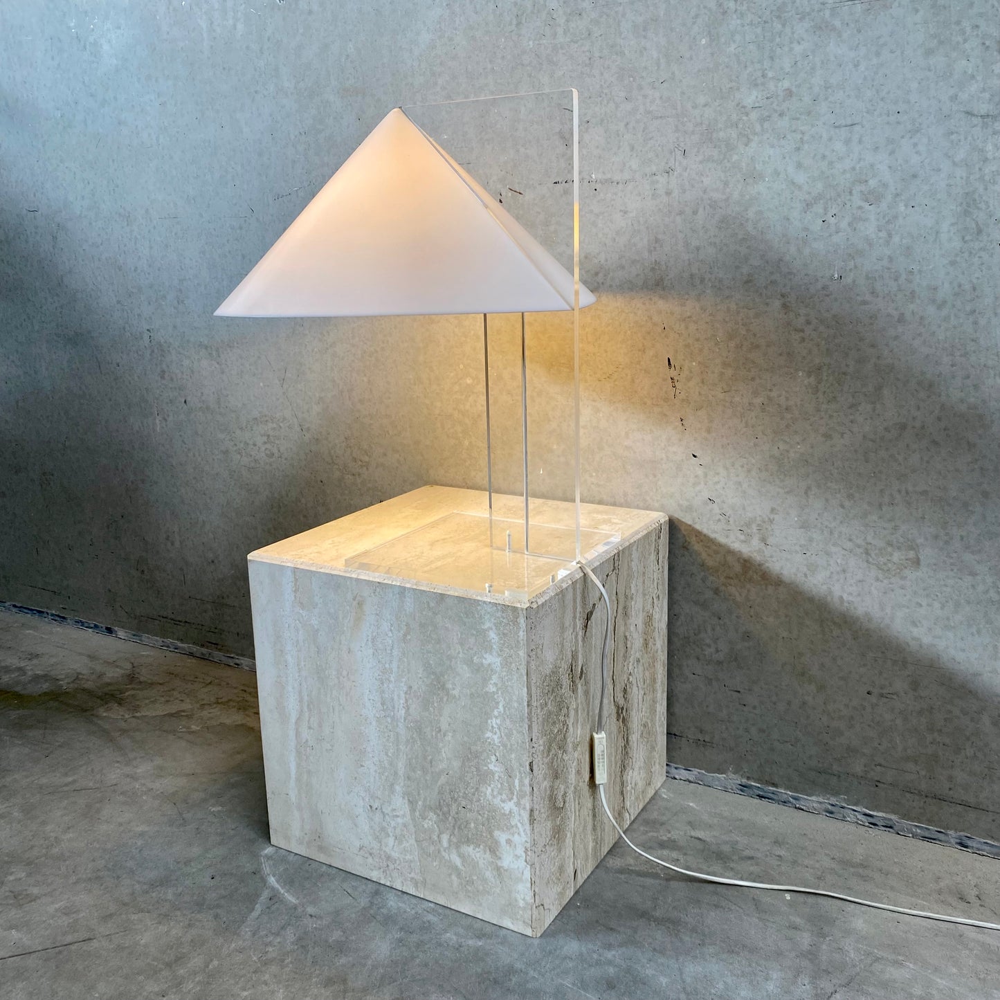 Plexiglas-Tischleuchte „Kegel“, Harco Loor, Haarlem, Niederlande, 1970