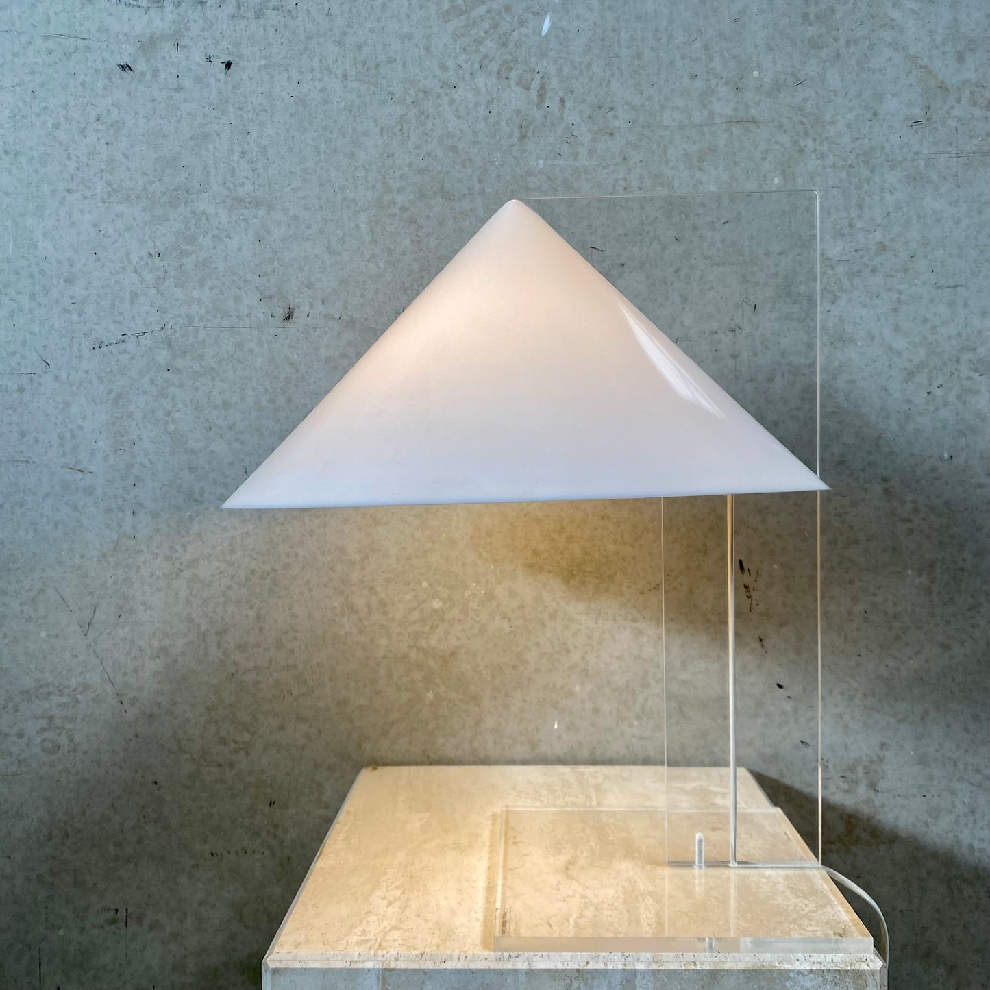 Plexiglas-Tischleuchte „Kegel“, Harco Loor, Haarlem, Niederlande, 1970