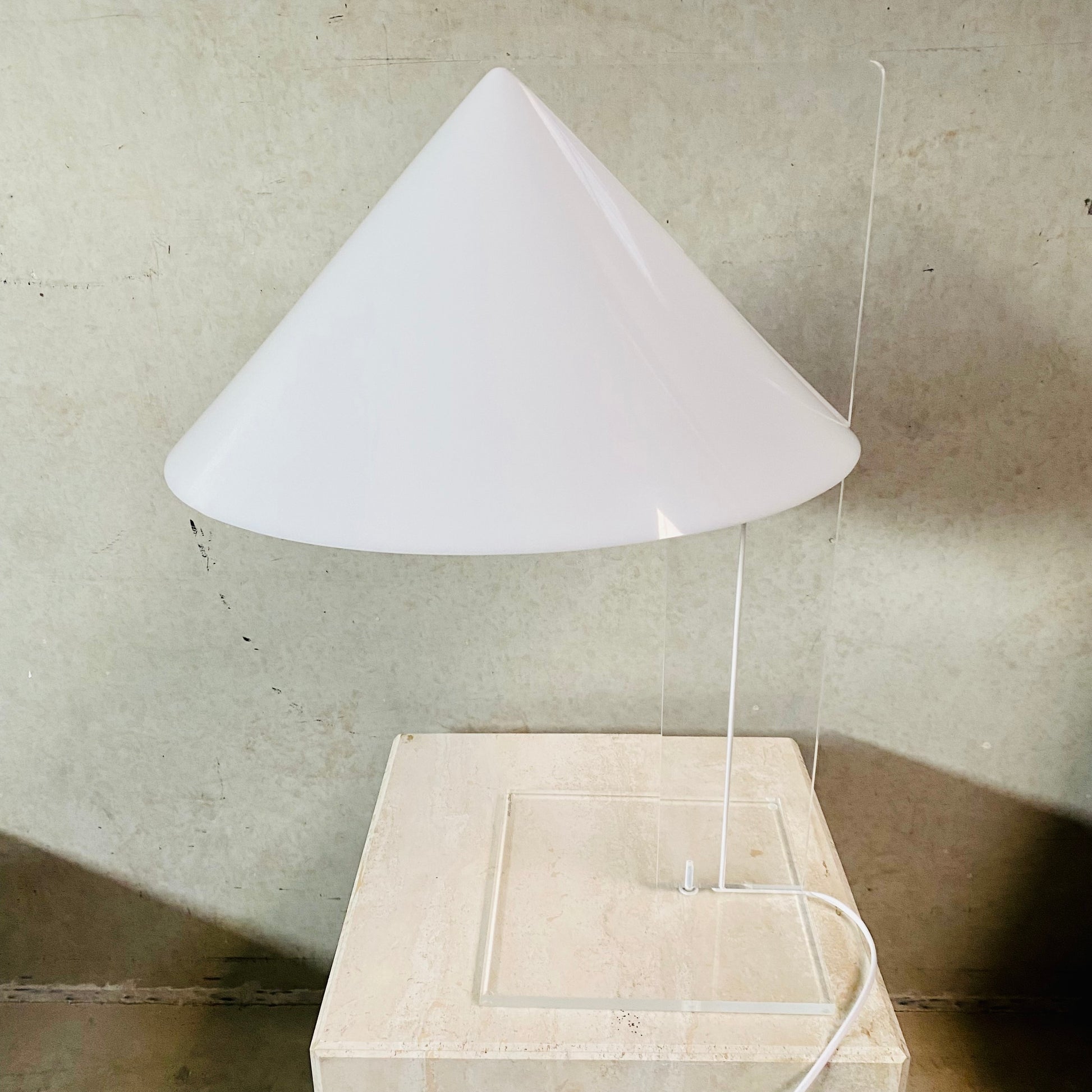 PLEXIGLASS PERSPEX TABLE LAMP 'CONE' HARCO LOOR HAARLEM, NETHERLANDS 1970S 