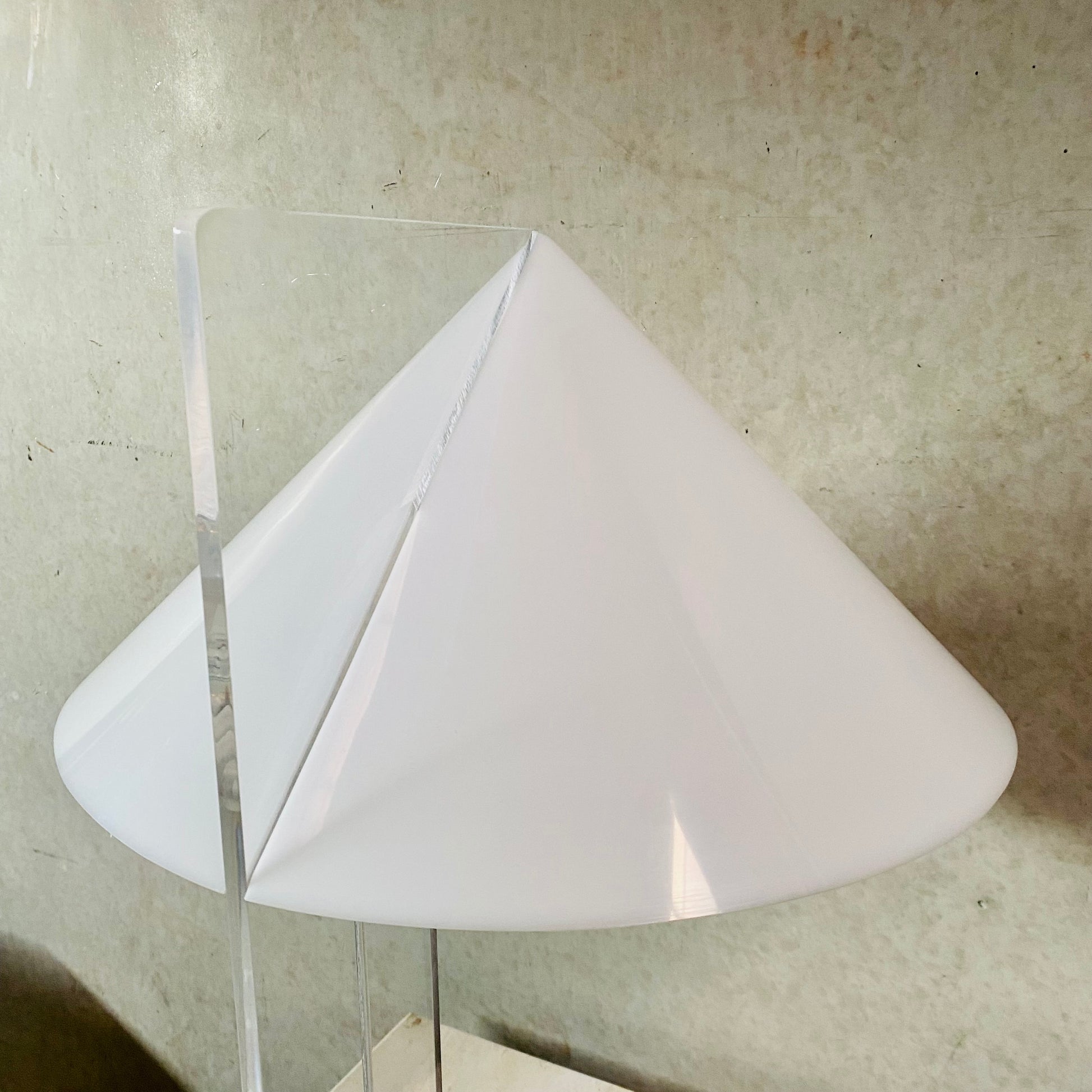 PLEXIGLASS PERSPEX TABLE LAMP 'CONE' HARCO LOOR HAARLEM, NETHERLANDS 1970S 