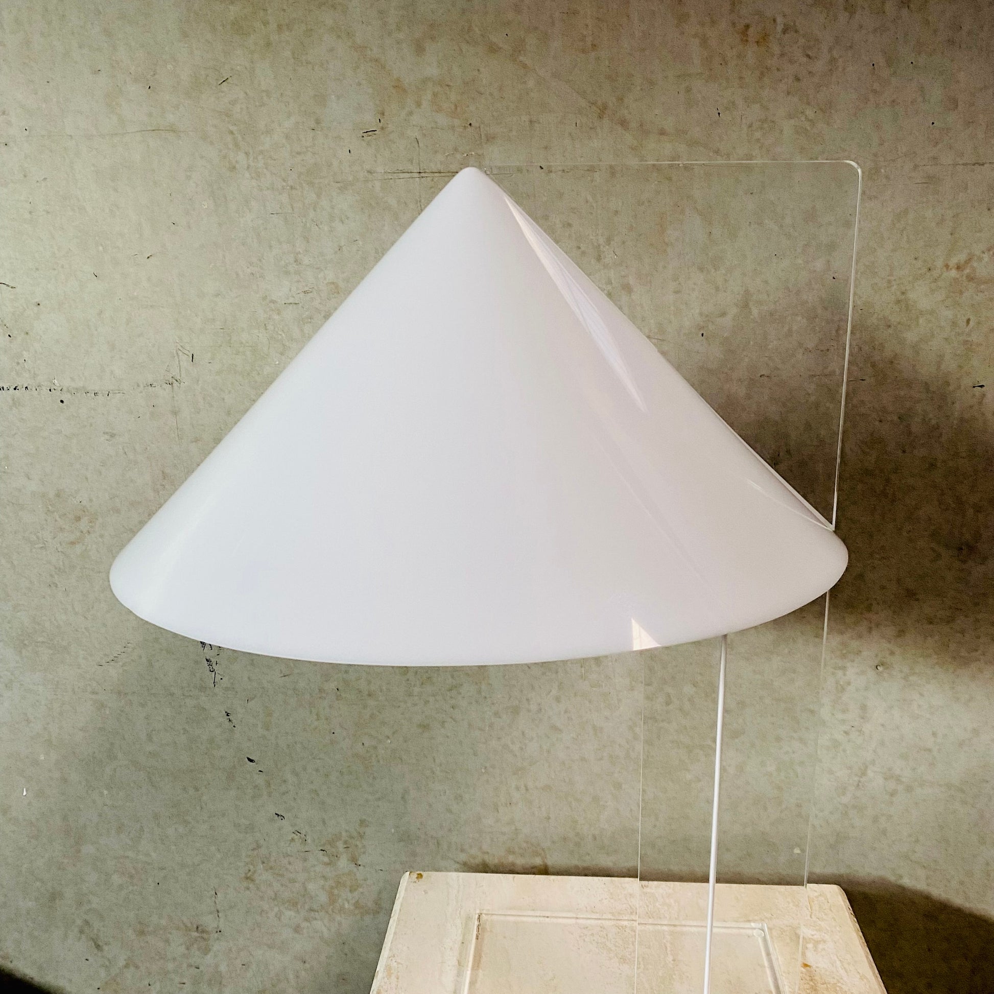 PLEXIGLASS PERSPEX TABLE LAMP 'CONE' HARCO LOOR HAARLEM, NETHERLANDS 1970S 