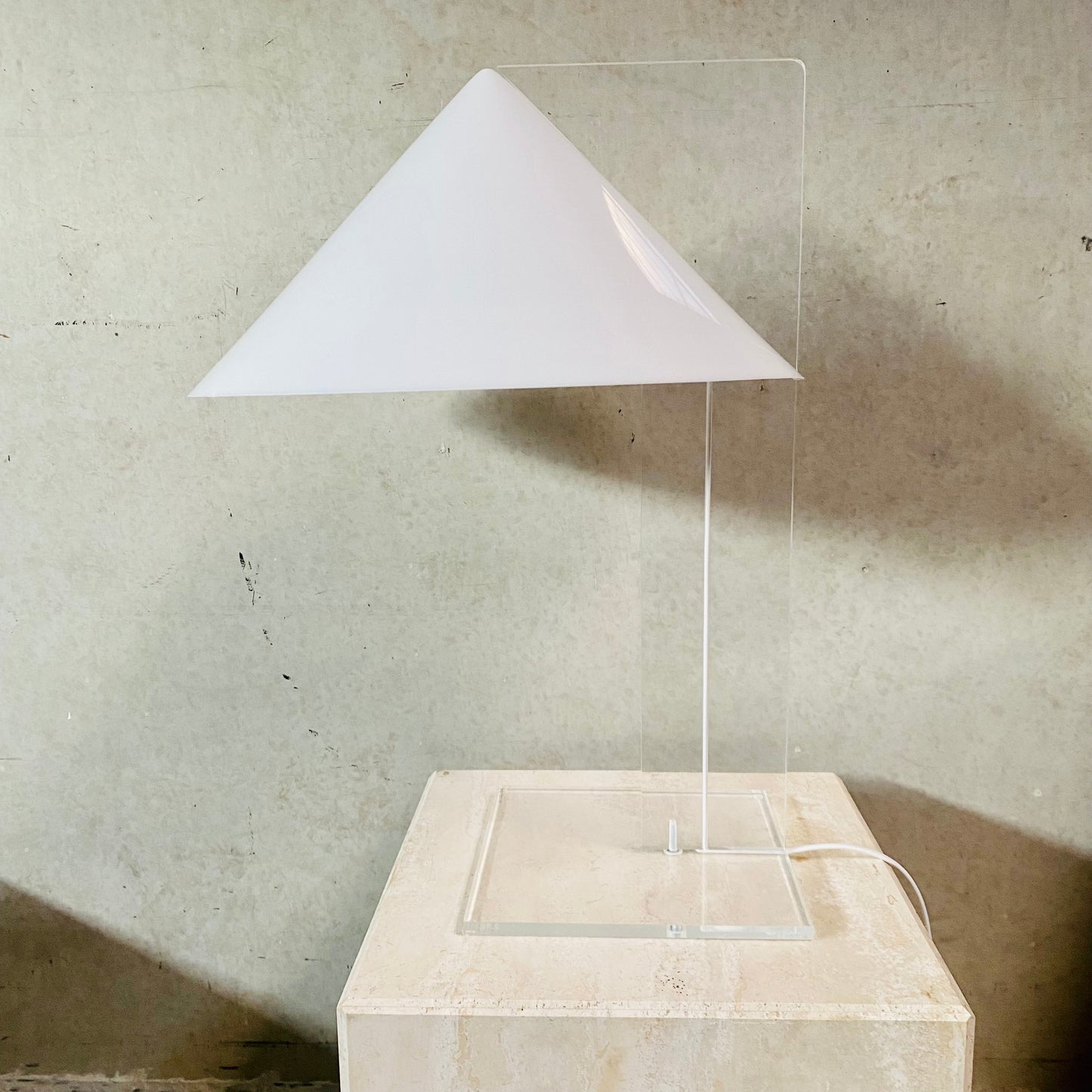 PLEXIGLASS PERSPEX TABLE LAMP 'CONE' HARCO LOOR HAARLEM, NETHERLANDS 1970S 