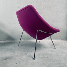 Load image into Gallery viewer, Purple Lounge Chair Oyster &quot;F157&quot; by Pierre Paulin for Artifort, Netherlands 1970
