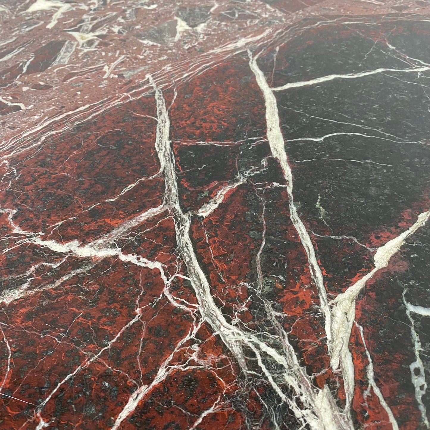 Esstisch aus oxbloodrotem „Rosso Levanto“-Marmor, Italien, 1970