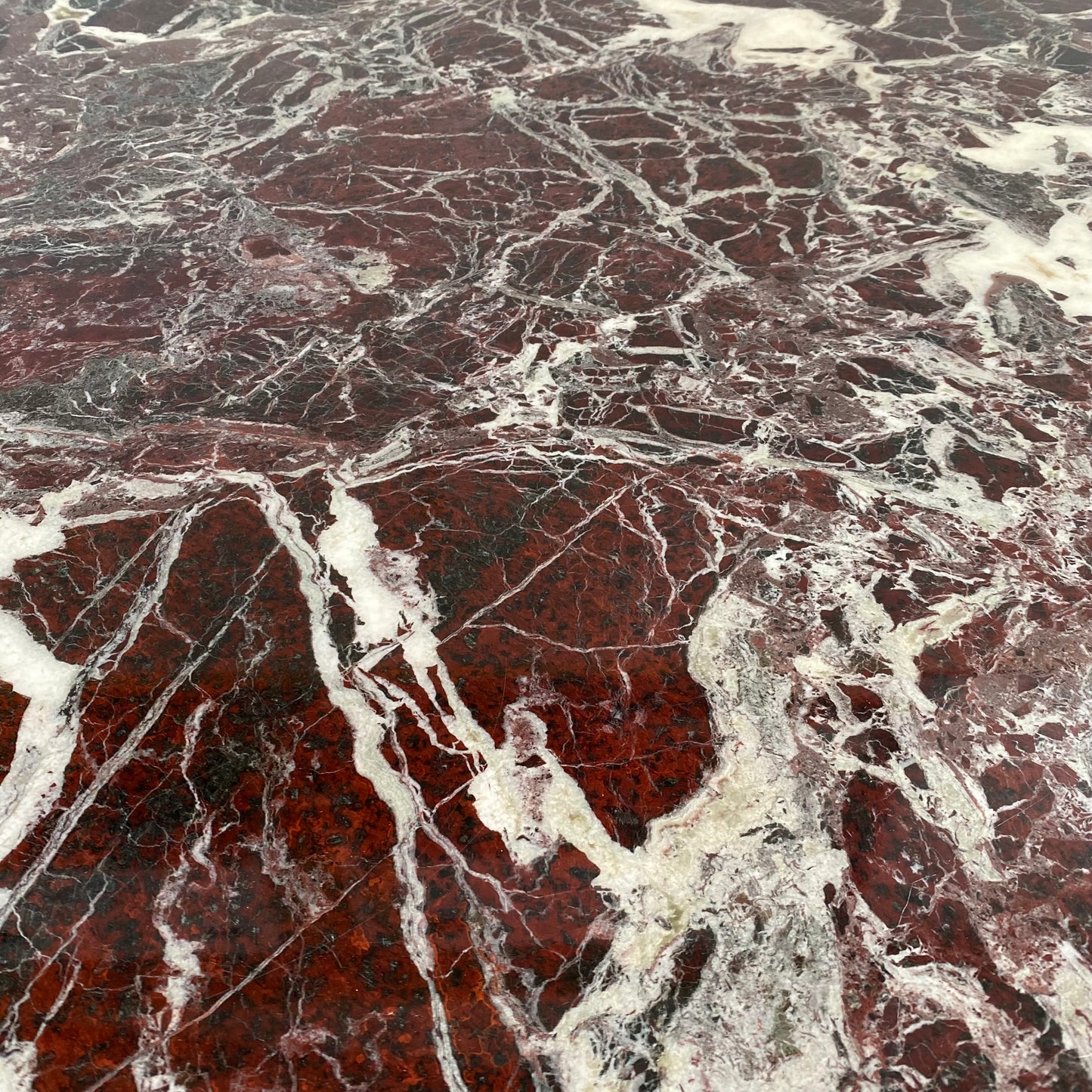 Esstisch aus oxbloodrotem „Rosso Levanto“-Marmor, Italien, 1970