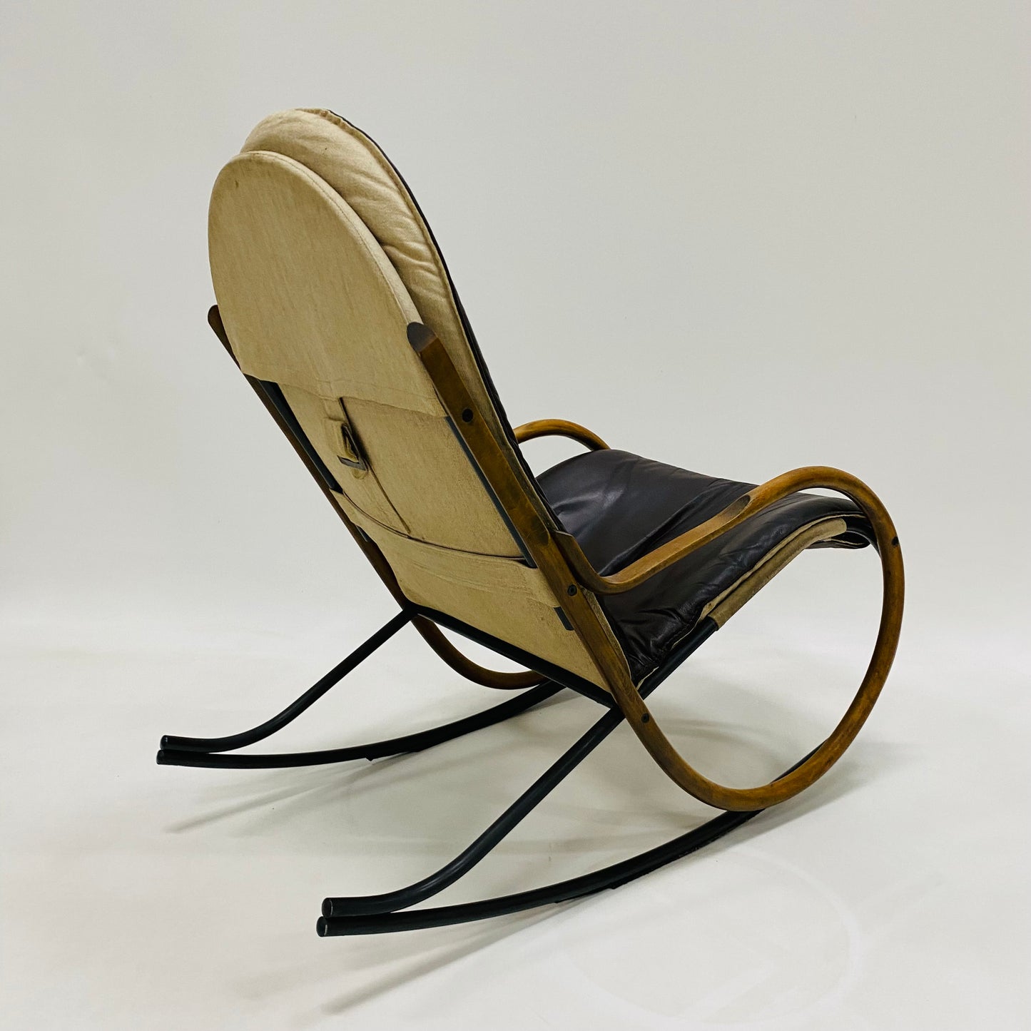 ROCKING CHAIR "NONNA" BY PAUL TUTTLE FOR STRÄSSLE INTERNATIONAL, SWITZERLAND 1970S