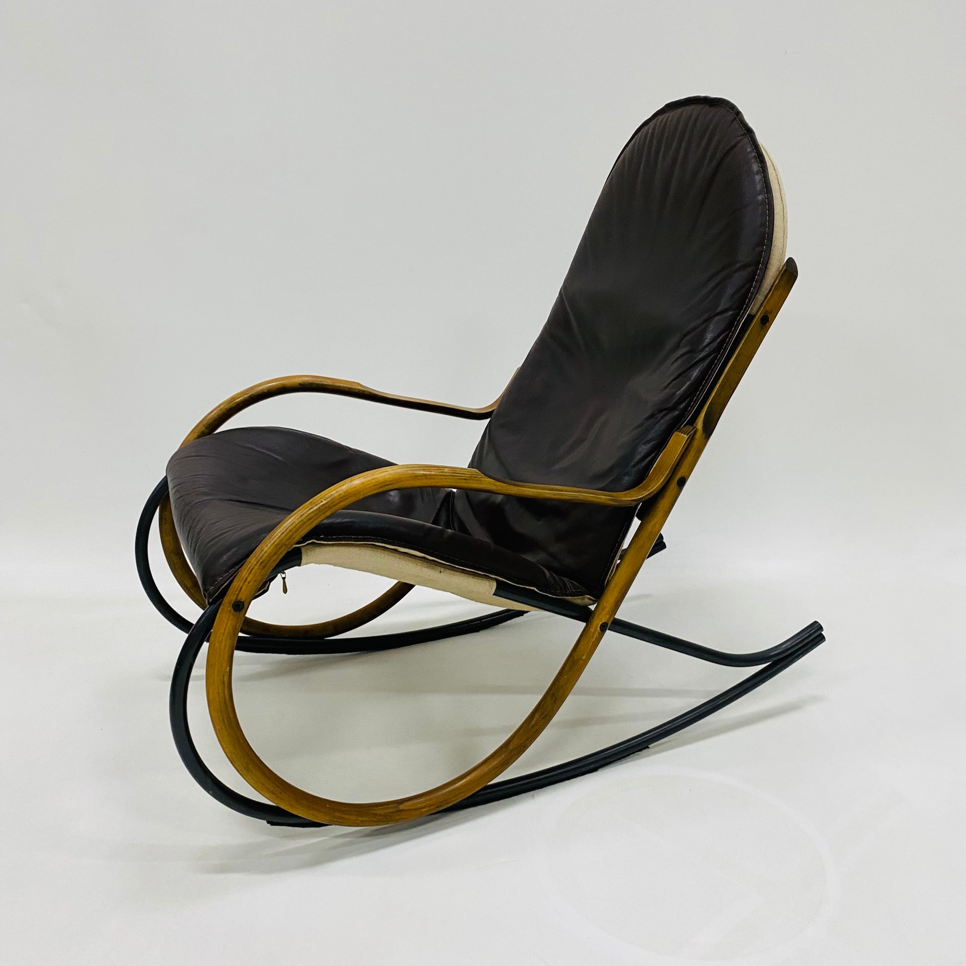 ROCKING CHAIR "NONNA" BY PAUL TUTTLE FOR STRÄSSLE INTERNATIONAL, SWITZERLAND 1970S