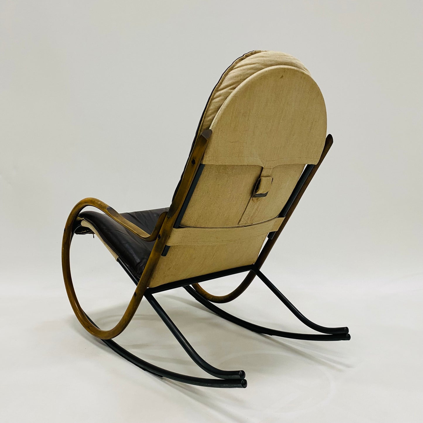 ROCKING CHAIR "NONNA" BY PAUL TUTTLE FOR STRÄSSLE INTERNATIONAL, SWITZERLAND 1970S
