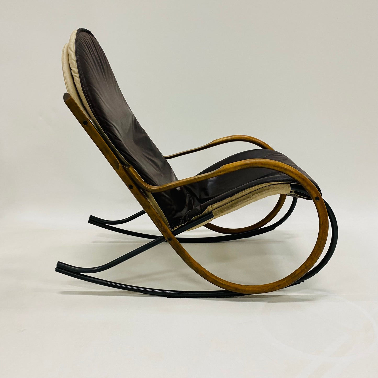 ROCKING CHAIR "NONNA" BY PAUL TUTTLE FOR STRÄSSLE INTERNATIONAL, SWITZERLAND 1970S