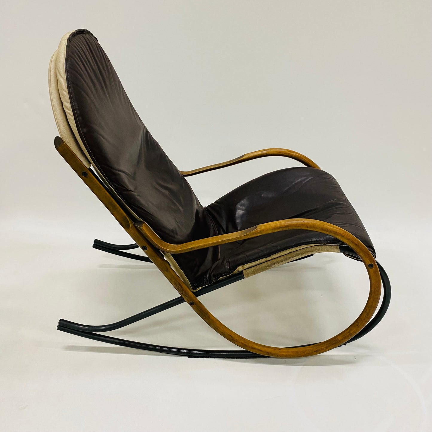 ROCKING CHAIR "NONNA" BY PAUL TUTTLE FOR STRÄSSLE INTERNATIONAL, SWITZERLAND 1970S