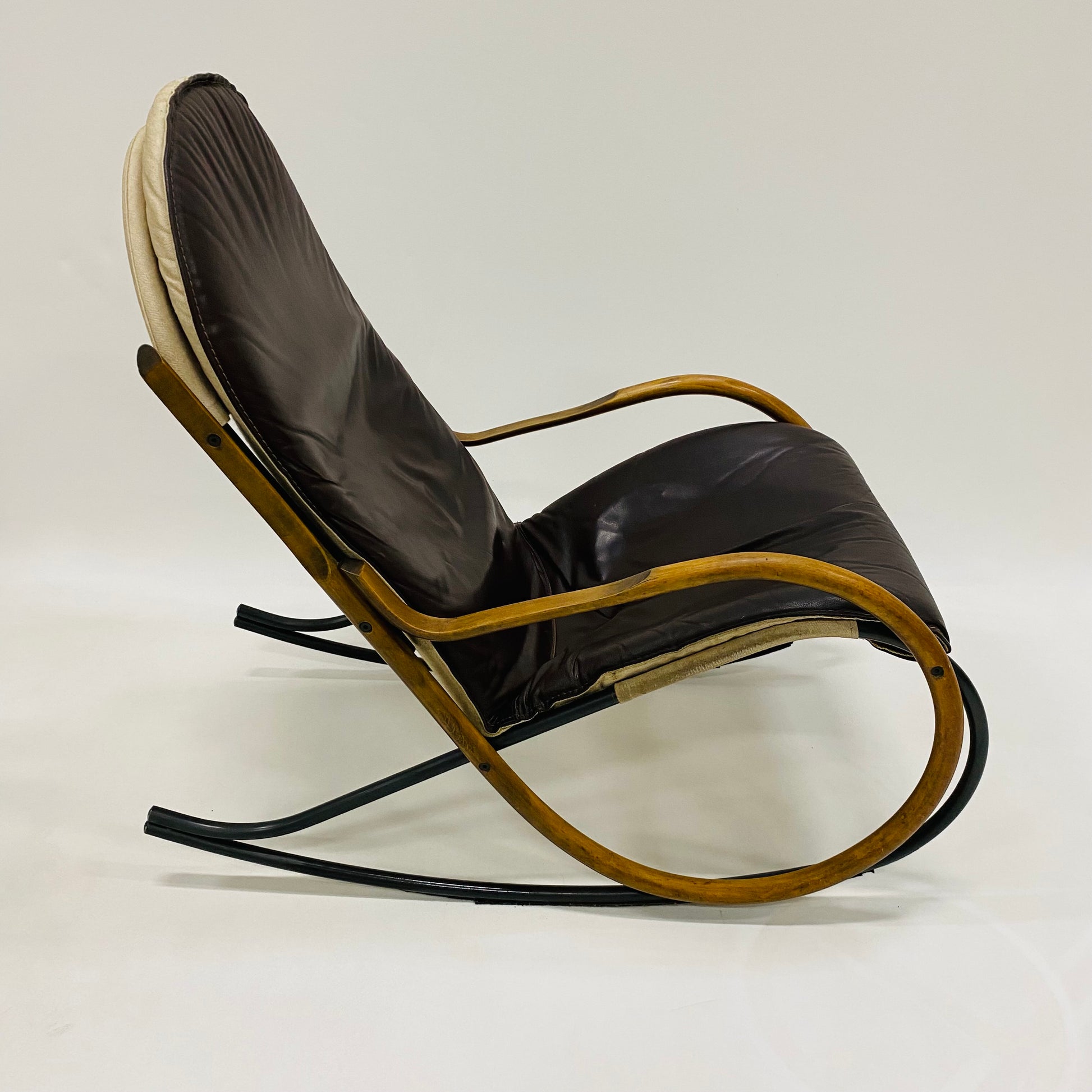 ROCKING CHAIR "NONNA" BY PAUL TUTTLE FOR STRÄSSLE INTERNATIONAL, SWITZERLAND 1970S